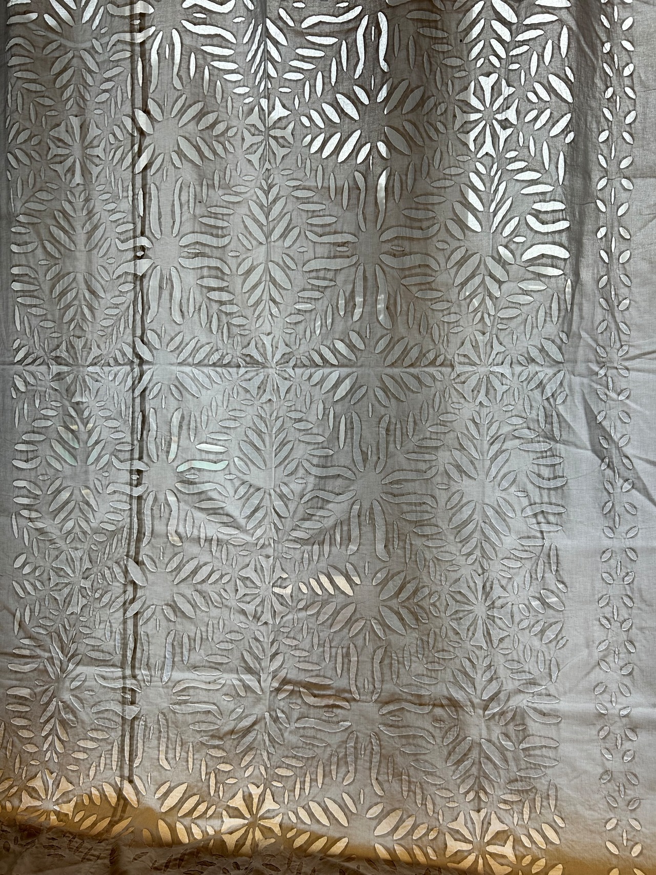 カットワークキルト② マルチクロス　ホワイト　インドの手仕事