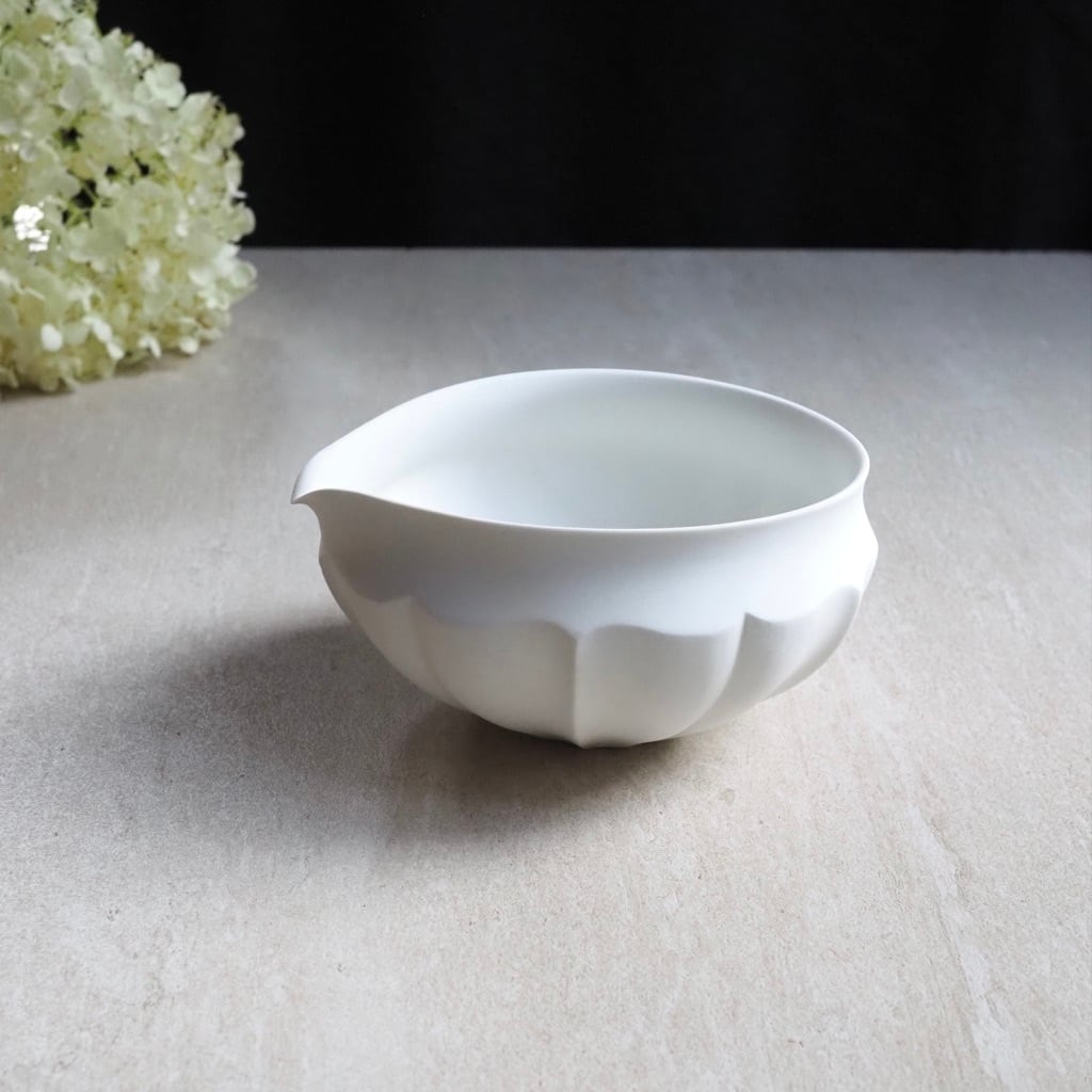 東 一仁/白磁 綾花片口(茶海)