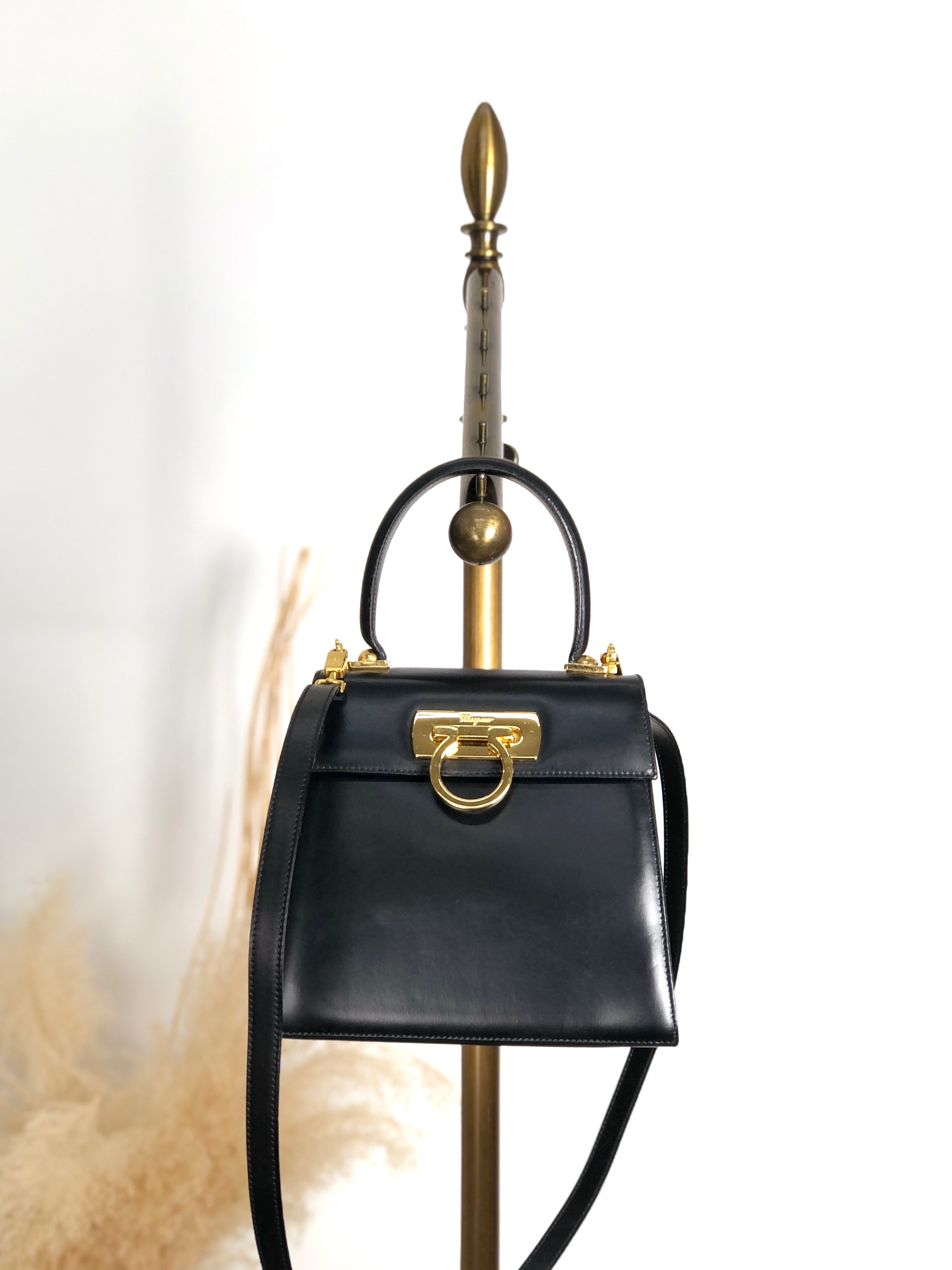 Salvatore Ferragamo サルヴァトーレ フェラガモ ショルダーバッグ ブラック ガンチーニ レザー 2WAY ミニバッグ vintage ヴィンテージ オールド eddc85