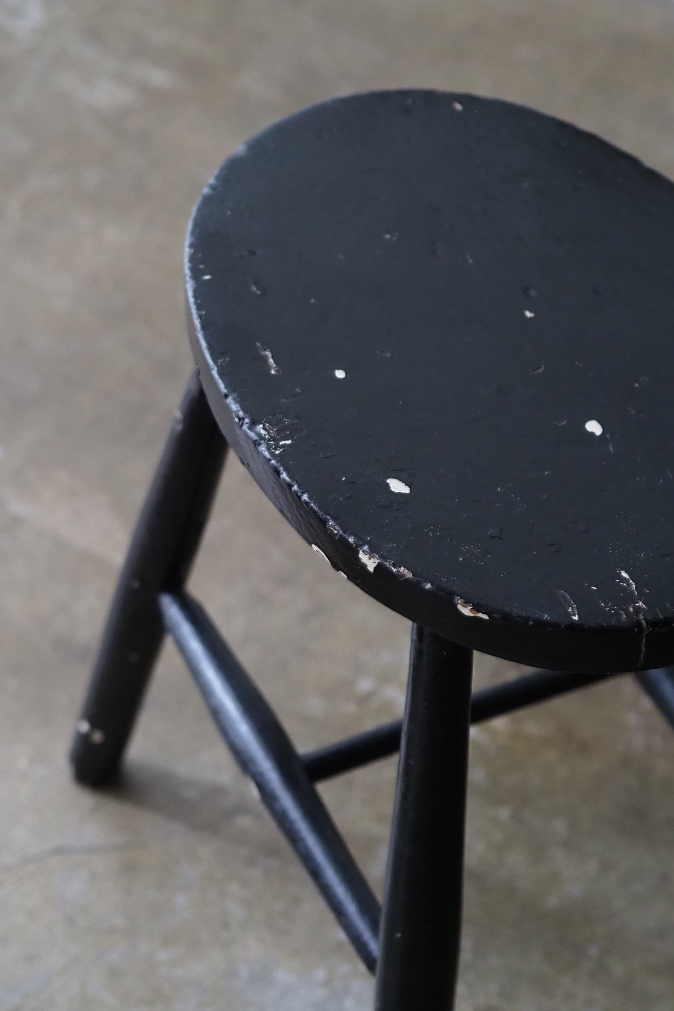 楕円の黒いスツール-antique oval black stool | アンティーク