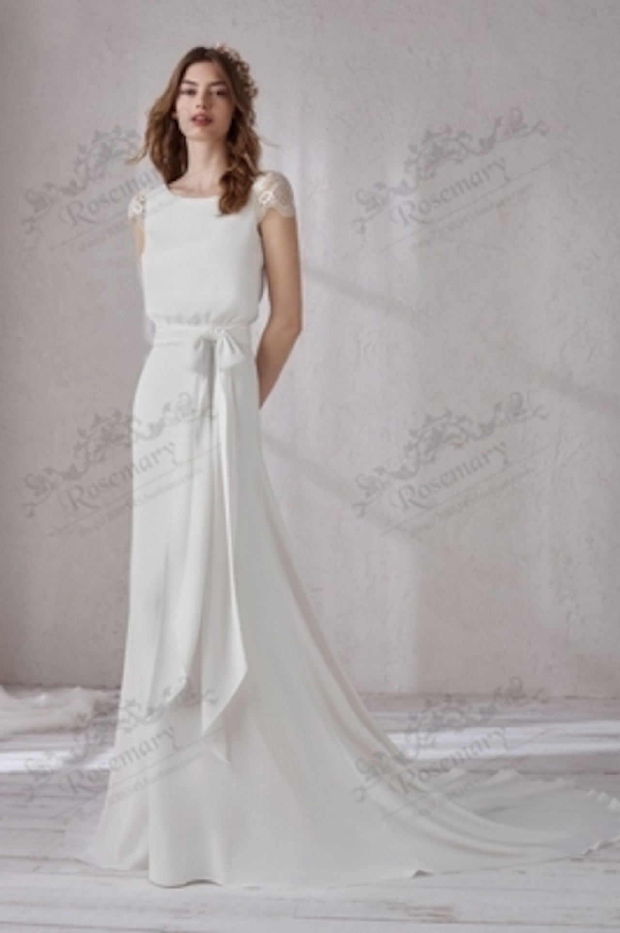 ウエディングドレス ホワイト光沢サテン タンクトップ トレーン  