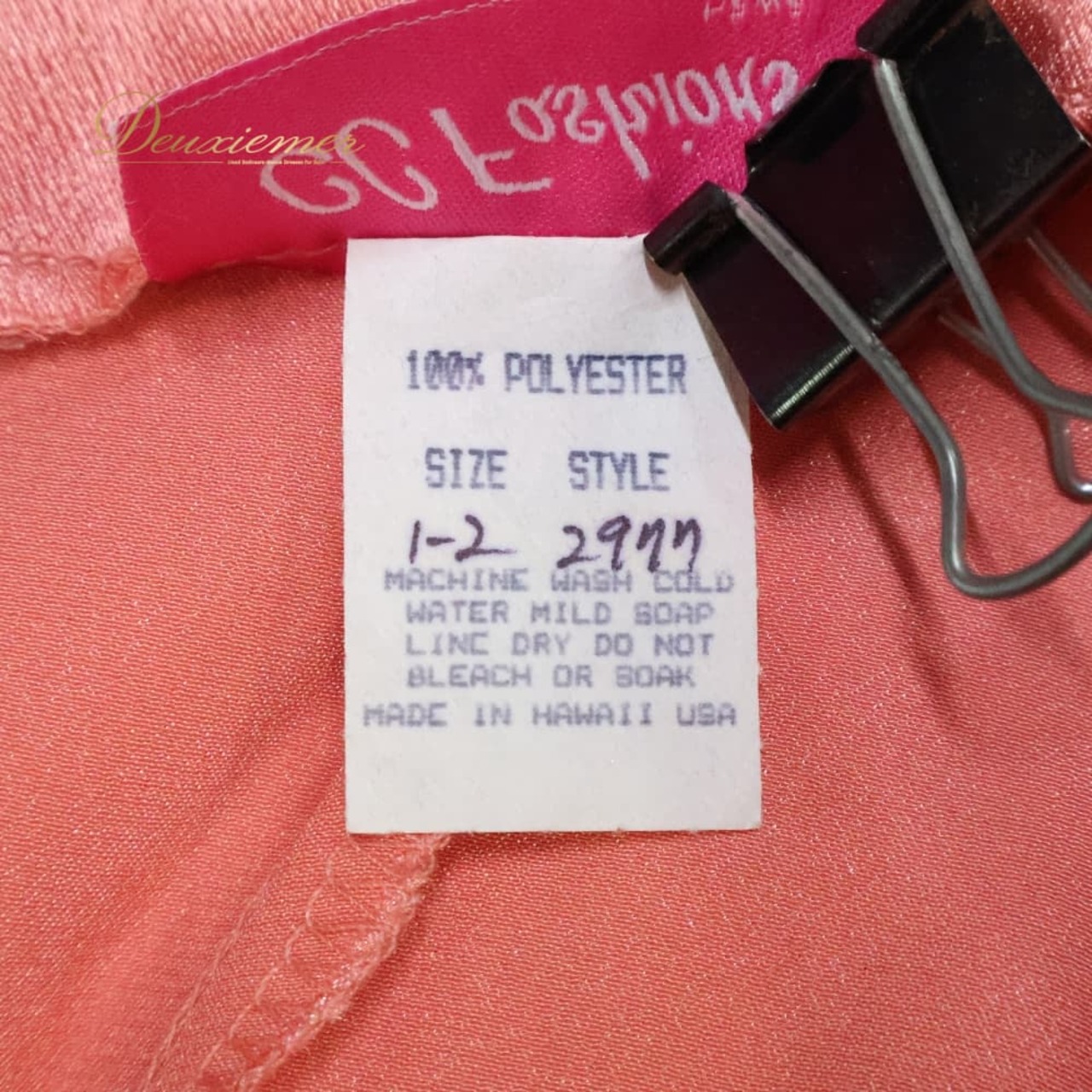 フラダンス 衣装 CC Fashions CCファッション ワンピース ドレス ピンク系 ハワイ製 ワンカラー 無地 光沢 フリル 上品 きれい 高級感 かわいい 華やか 鮮やか 明るい ハワイアン アロハ フラ ダンス レッスン 練習 フラワンピース