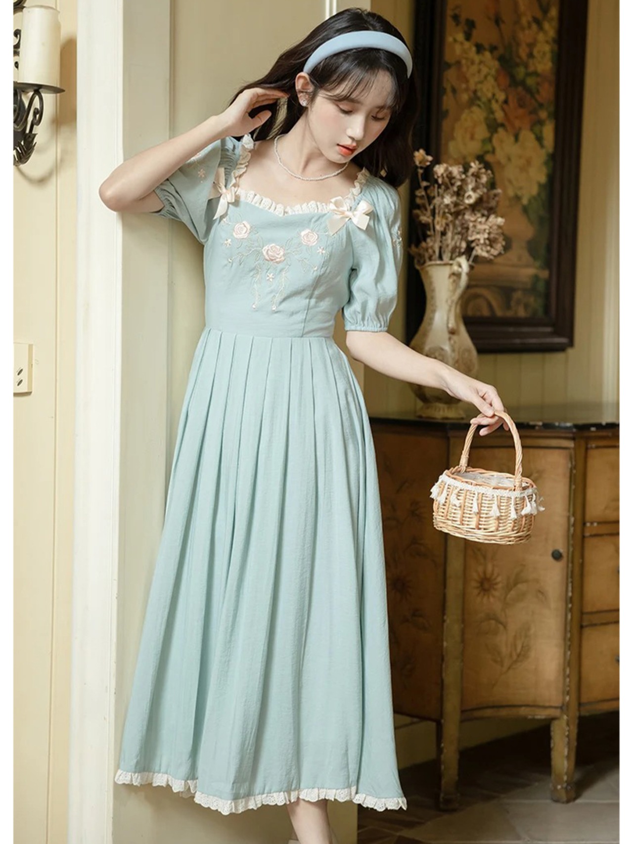 【0022】Rose Embroidery Ribbon Retro Short Sleeve Dress