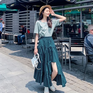 【送料無料】レディース セットアップ Tシャツ 半袖 ロゴ ロングスカート ティアード フレア スリット 肌見せ 大人可愛い ママコーデ ママファッション 韓国系 オルチャンファッション 人気 トレンド 新作 20代 30代 40代 きれいめ レトロ シンプル お出かけ デート おしゃれ 通勤 通学 オフィス OL デイリー 普段着 ラフ カジュアル フェミニン シック ゆったり 体型カバー 着痩せ 着回し インスタ映え 春 夏 CO3837