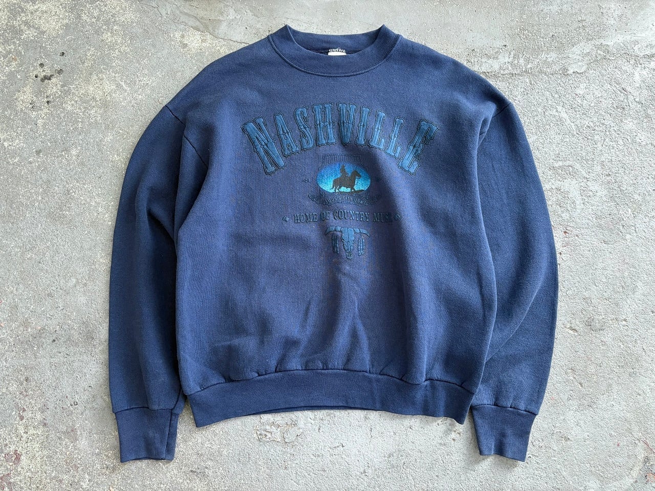 90s FRUIT OF THE LOOM "NASHVILLE MUSIC CITY" sweatshirt MADE IN USA