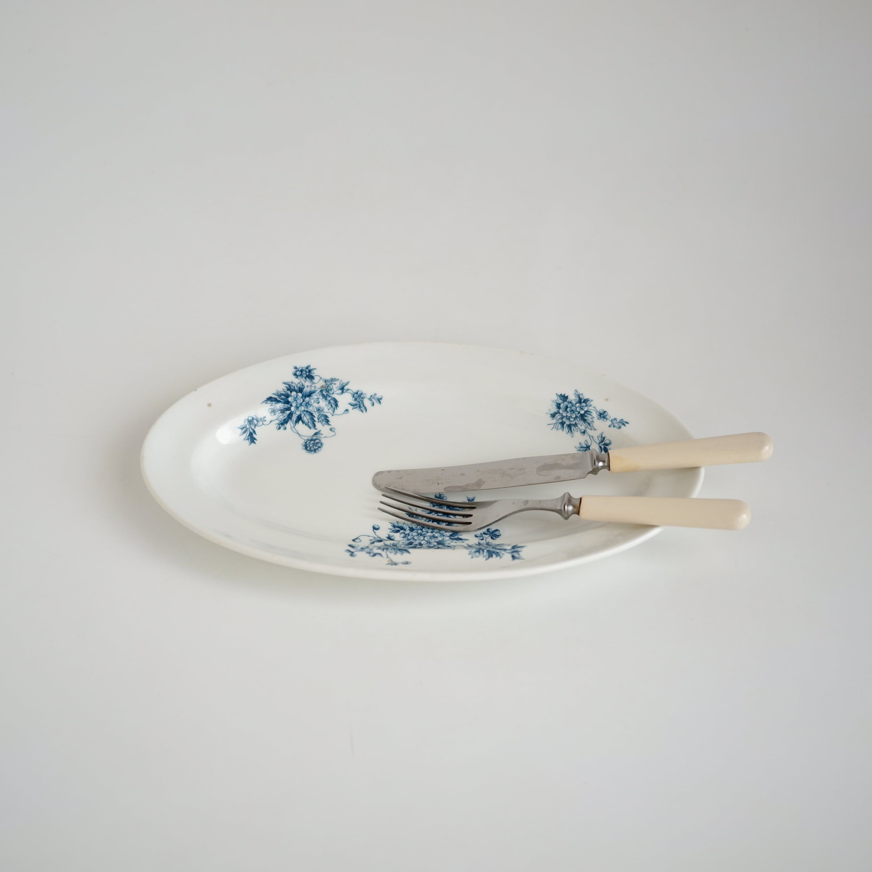 sawaco 1900～1910年頃フランスアンティーク フォールディング ARABIA / Axel Oval Plate / 1910-20s | troldhaugen antiques ｜ 北欧