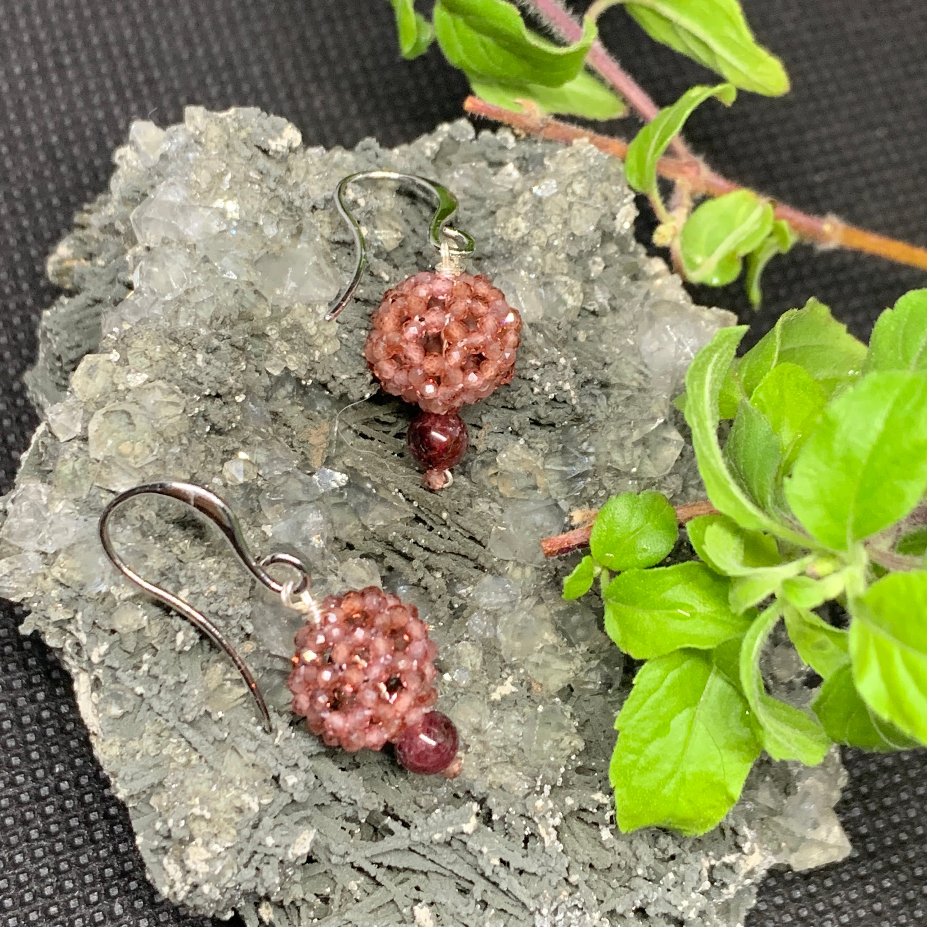 ピアス【バッキーボール(ガーネット)】 | earth venus