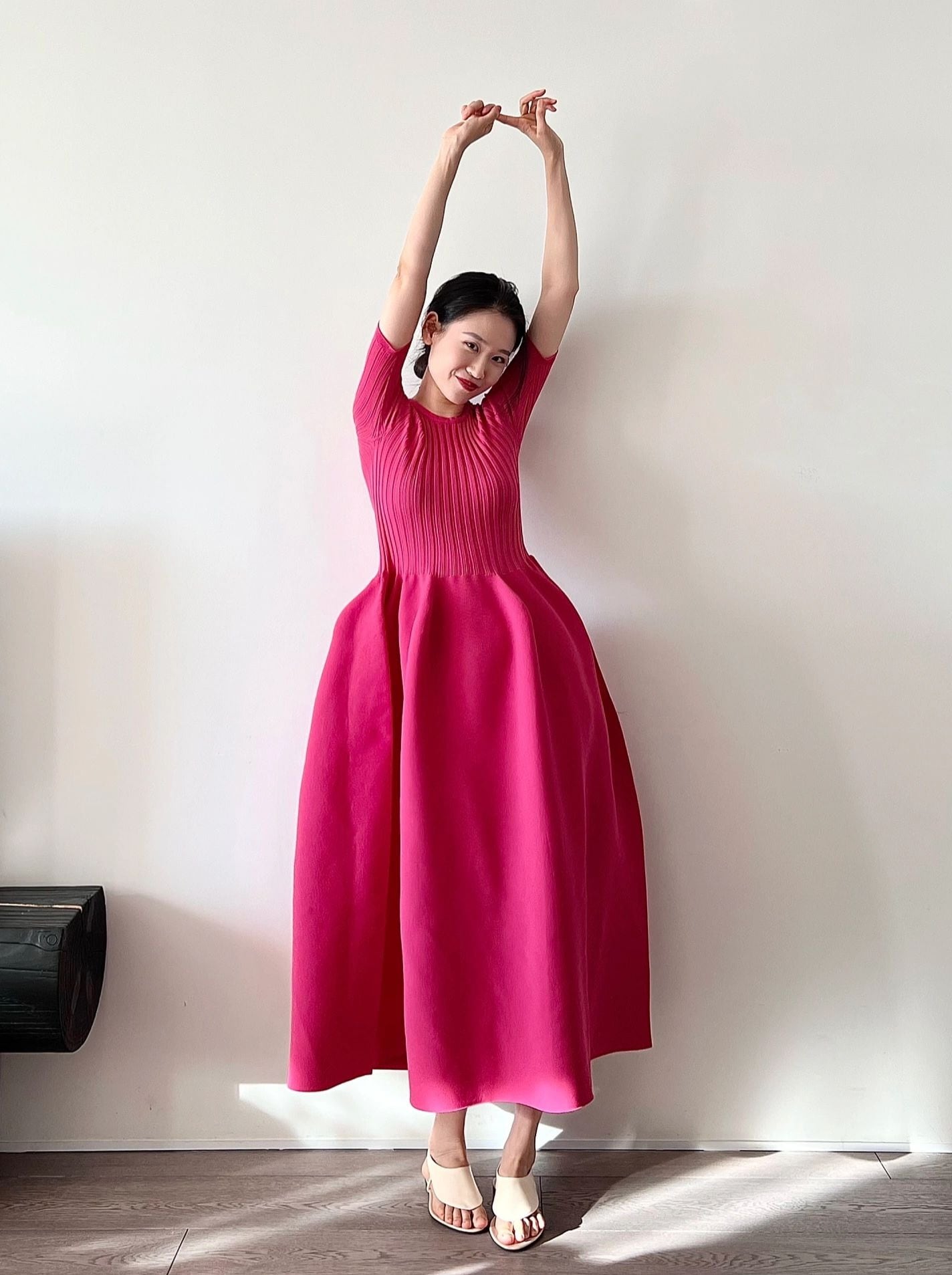 専用our きれいなシルエットのワンピース 𓍯 ニットで仕立てた美シルエットワンピース 後ろ姿もぬかりなく