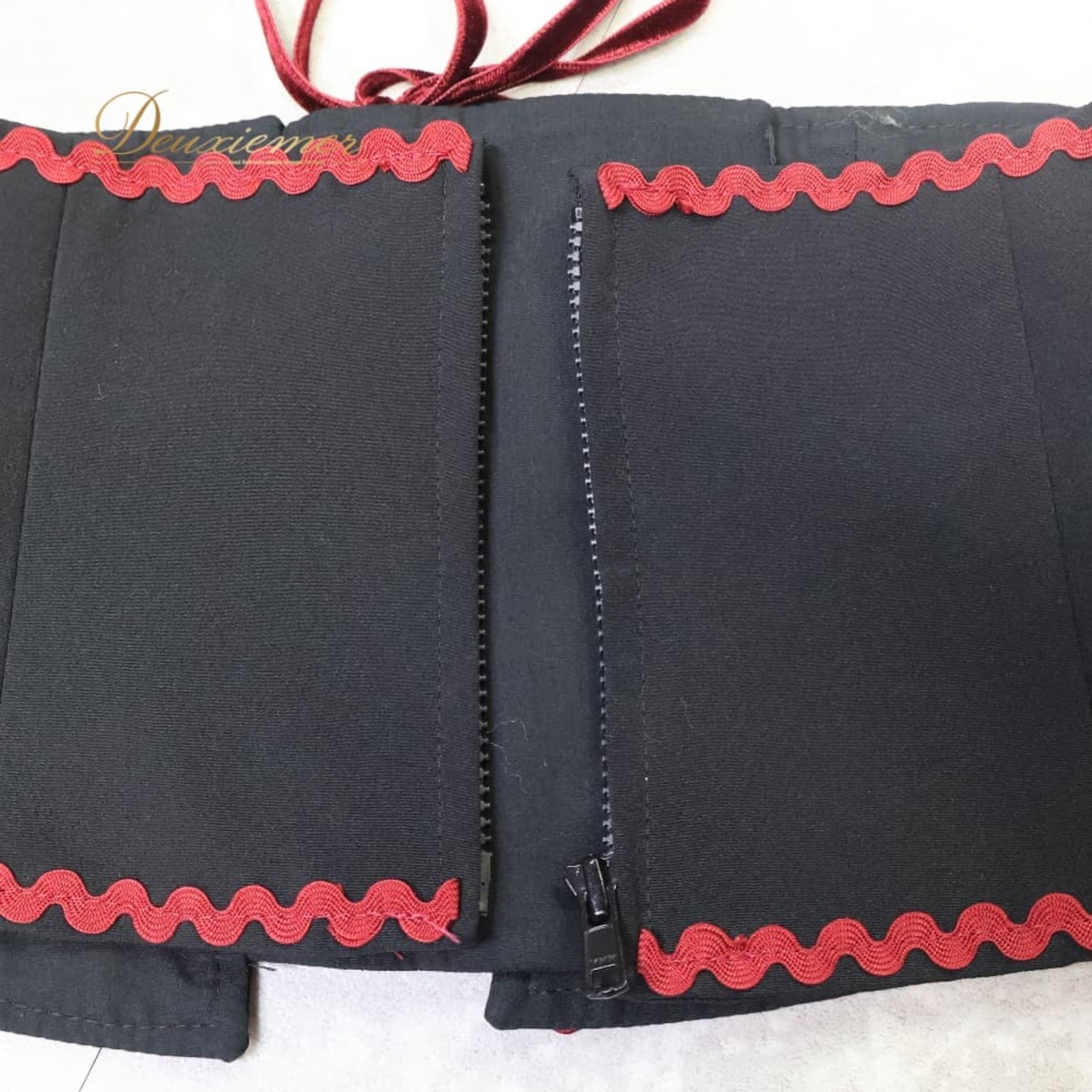 フラメンコ 衣装 Naomi ナオミ ツーピース セットアップ 上下セット ブラック系 レッド系 ホワイト系 黒 柄 模様 フレコ ボランテ フリル レース ベルト 高級感 豪華 ステージ衣装 ダンス衣装 コスチューム フリンジ かっこいい エレガント 発表会衣装