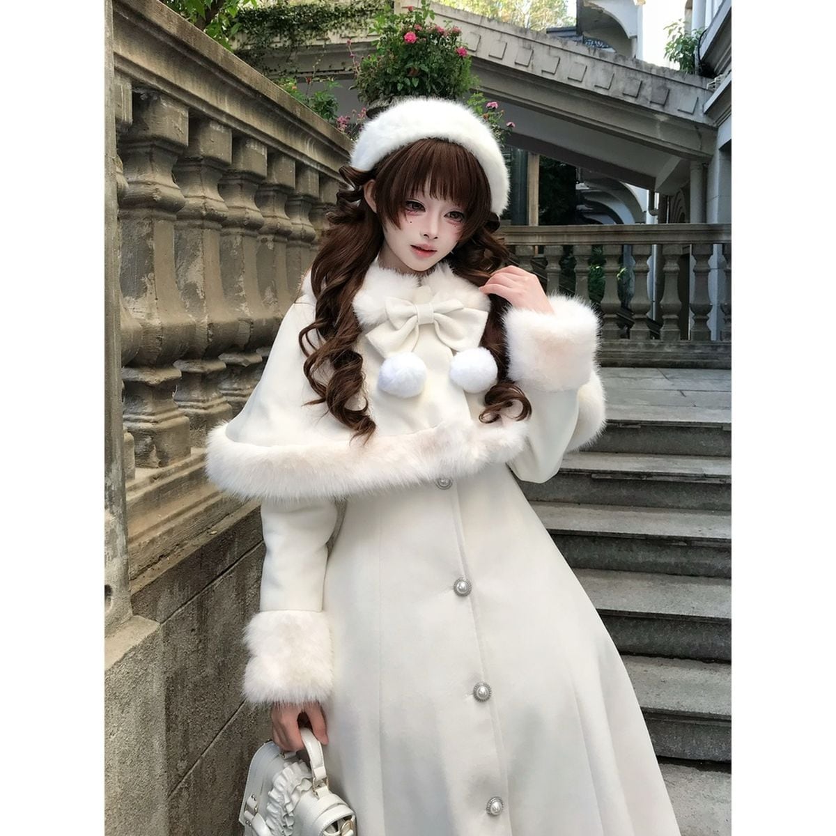 雪の令嬢ファーケープ付きの純白ウィンター2WAYコート | Maiden's Rêve