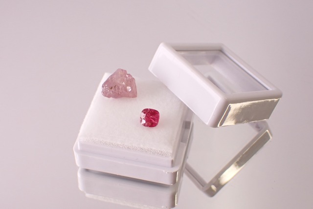 【原石セット】スピネル　0.77ct/4.28ct　[D3-83]