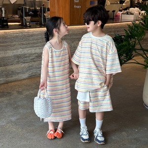 《取寄》マルチボーダーセットアップとワンピース （ボーダー） KMAI 2025夏 韓国子供服 上下セット セット 半袖 ハーフパンツ ワンピース ノースリーブ リンクコーデ （90~150cm）