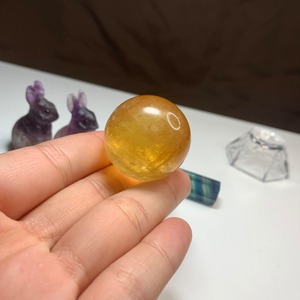 お月様を眺めるフローライトうさぎちゃん