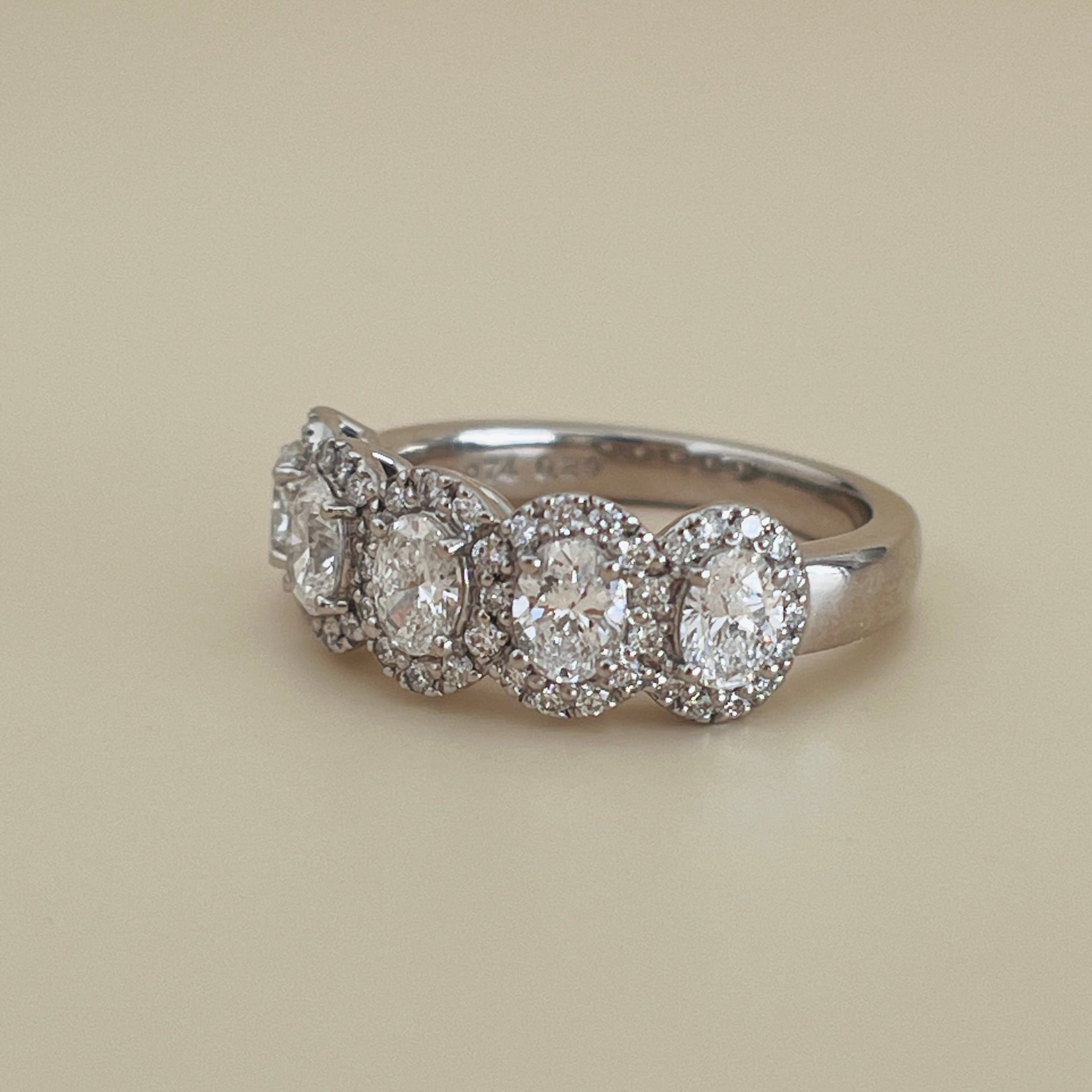 オーバルカット ダイヤモンド デザイン リング 1.00 ct K18イエロー
