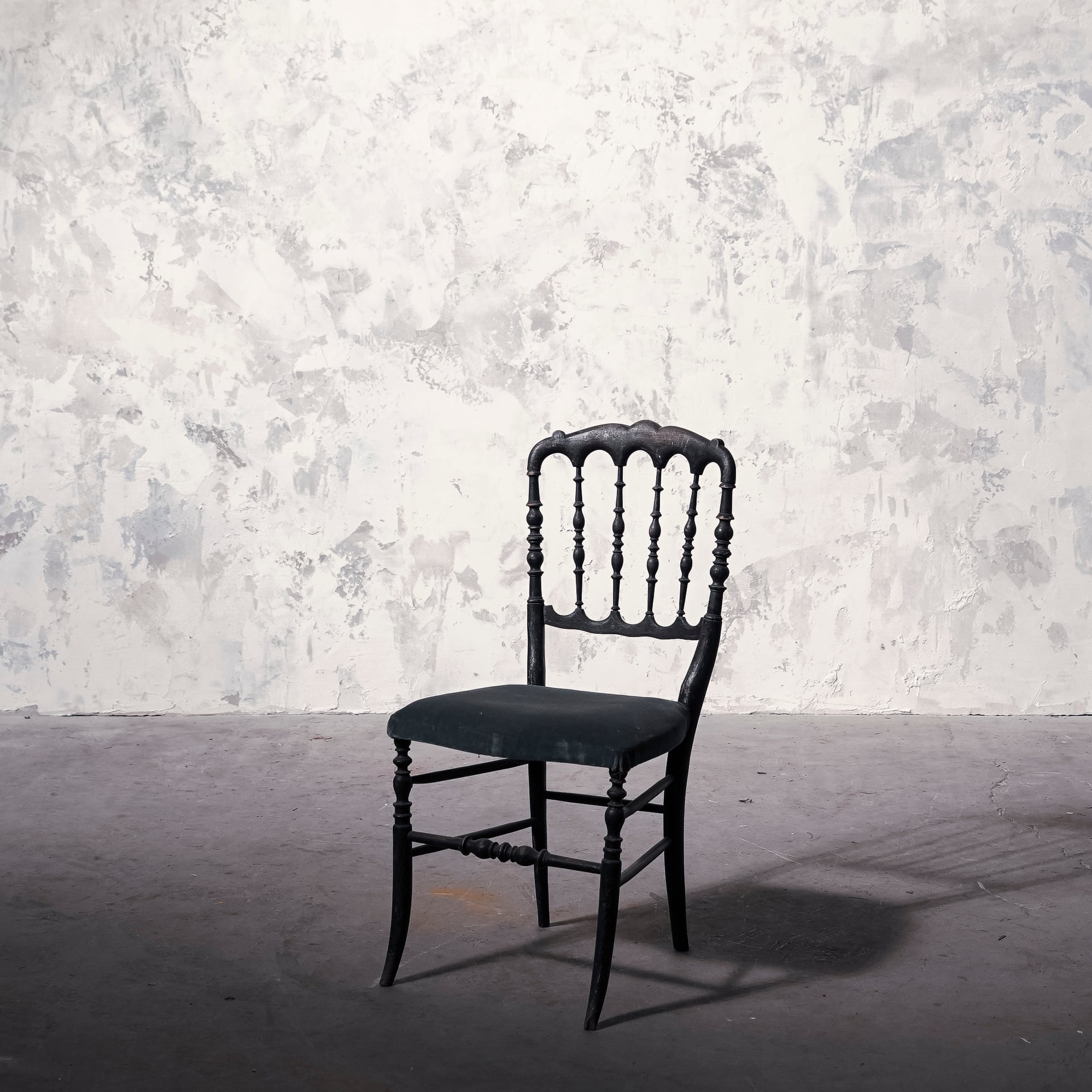 チェア/ナポレオンチェアー/イス/ディスプレイ/空間装飾/アンティークチェア/ブラックフレーム/黒/家具
