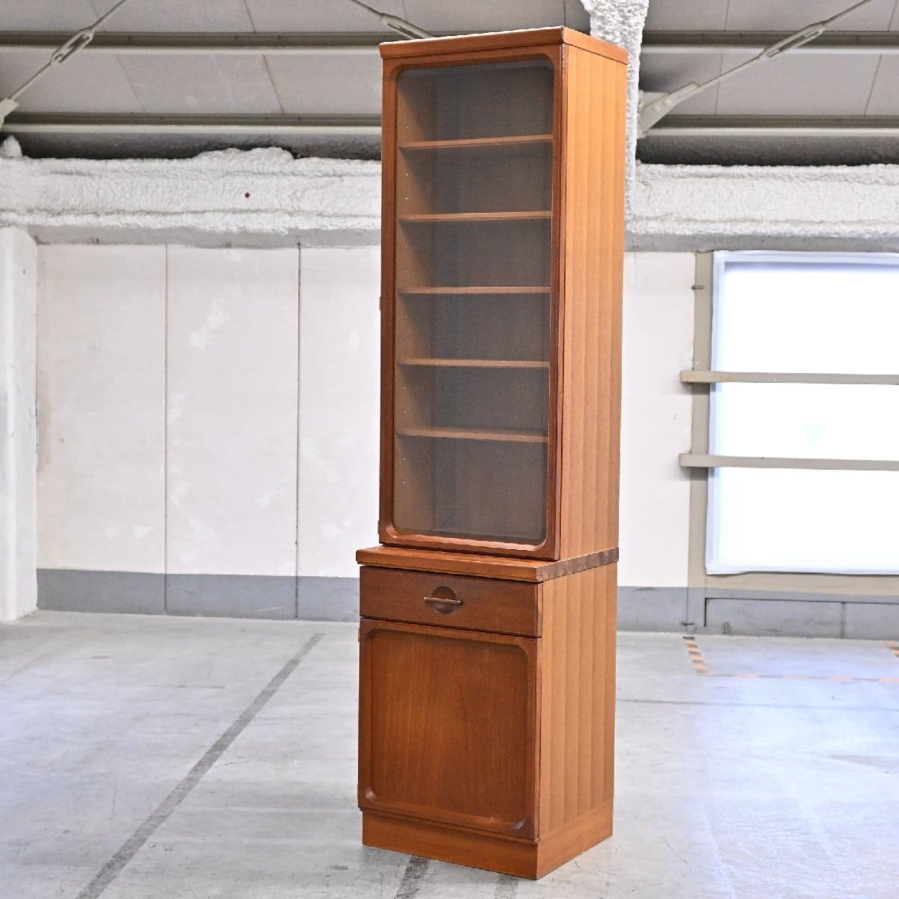 日田工芸「マキシム」スリムキャビネット チーク材 食器棚 ガラス扉 収納 カップボード 北欧スタイル キッチン ジャパニーズビンテージ【中古家具/中古インテリア/USED家具ユーズド家具/リサイクル】