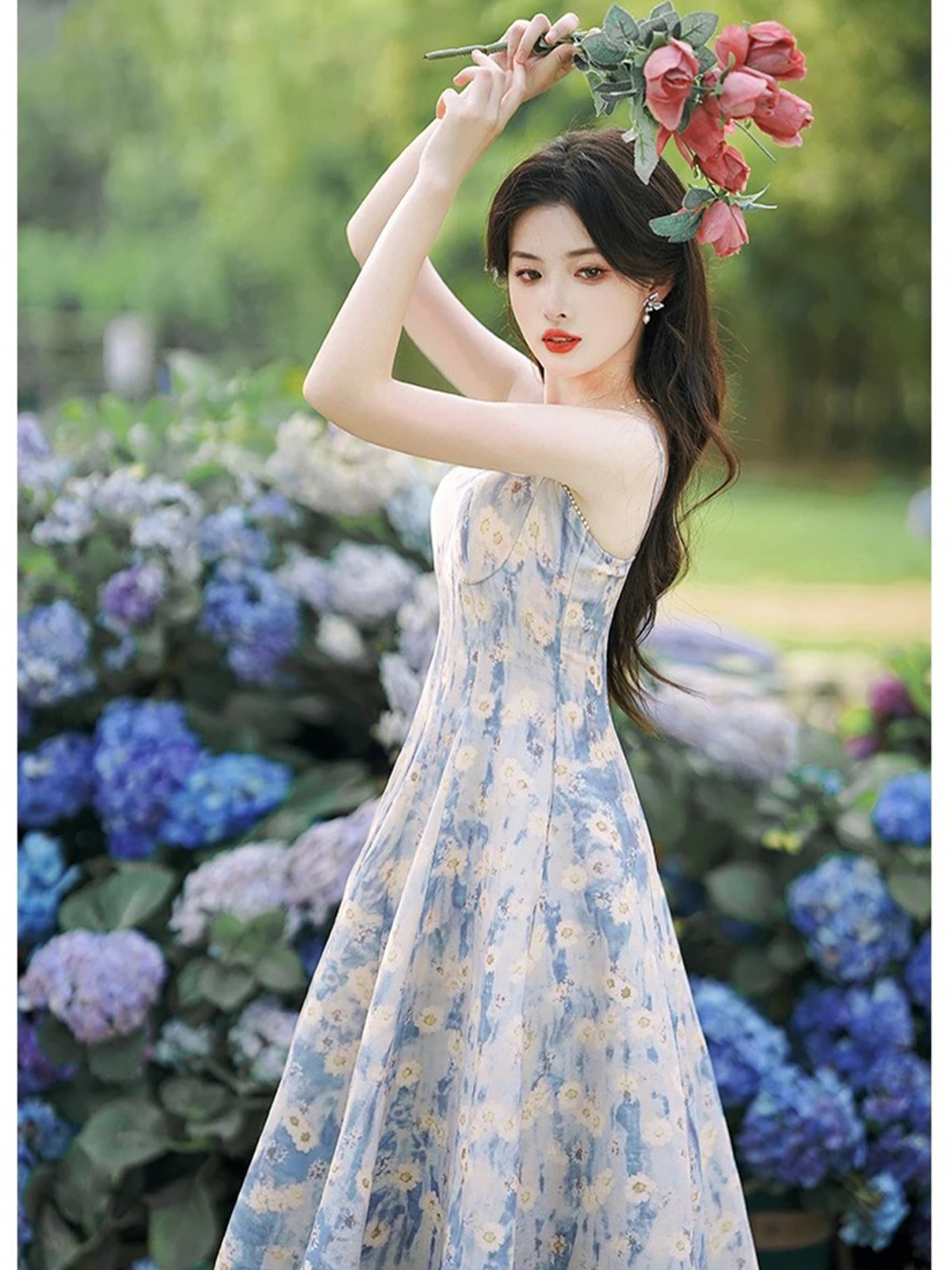 【0030】Blue Flower A-Line Short Sleeve Dress