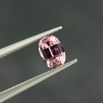 パープリッシュピンクスピネル 6.5x4.5mm, 0.69ct, タジキスタン産