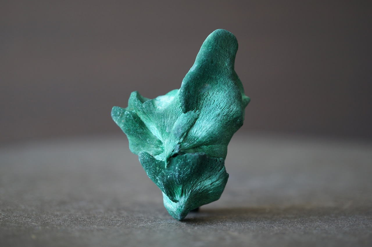 コンゴ産ヴェルヴェットマラカイト Malachite 2275