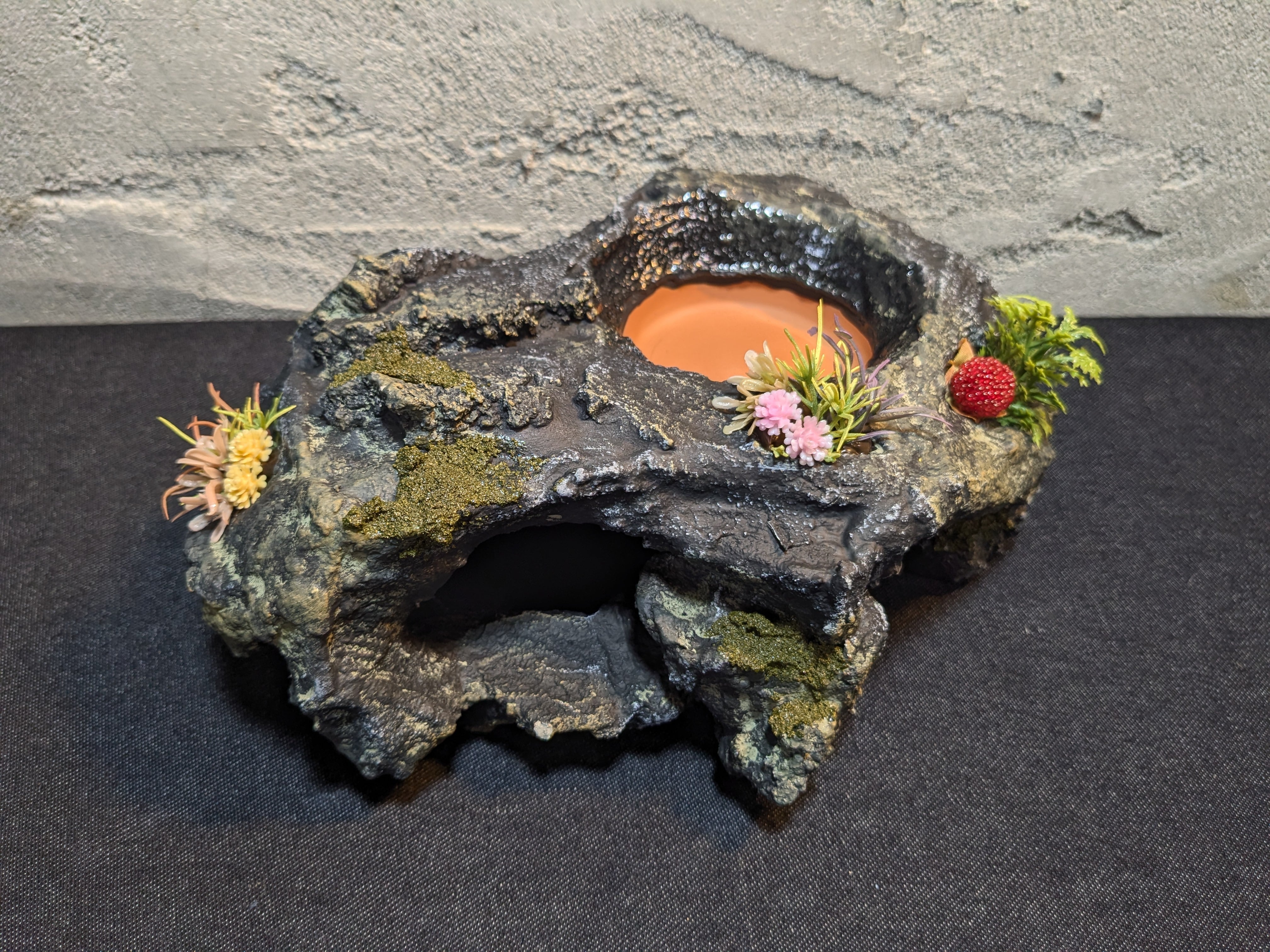 爬虫類用造形アート ともえ屋