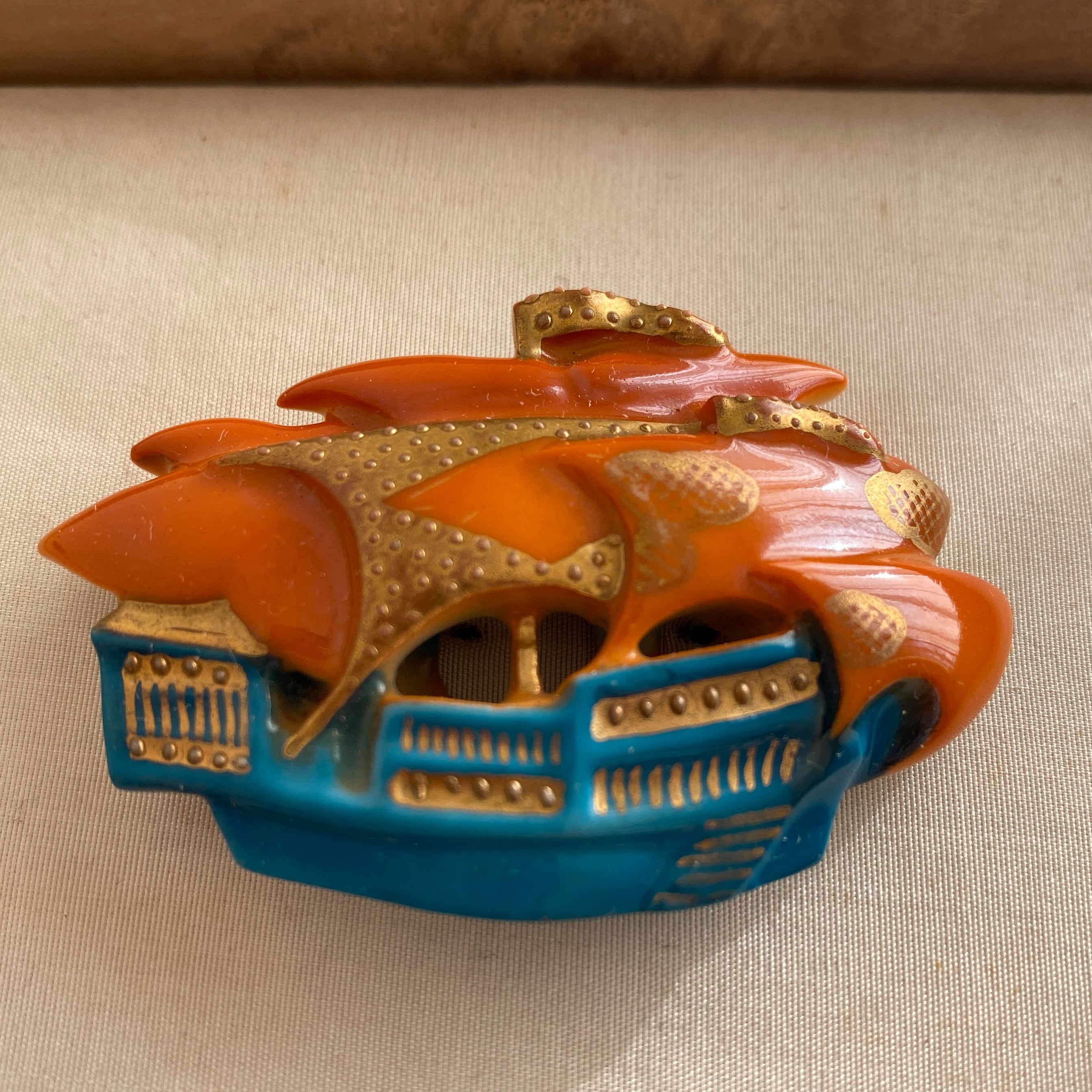 アンティーク　有田磁器　南蛮船の帯留め