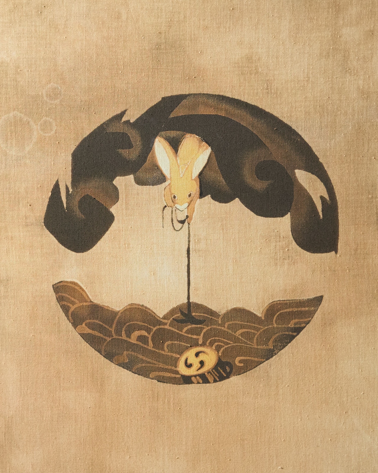 丸紋に兎や鳥獣があそぶ二曲屛風