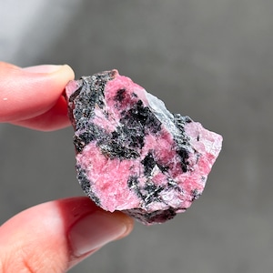 ロードナイト 原石61◇Rhodonite◇パワーストーン・天然石