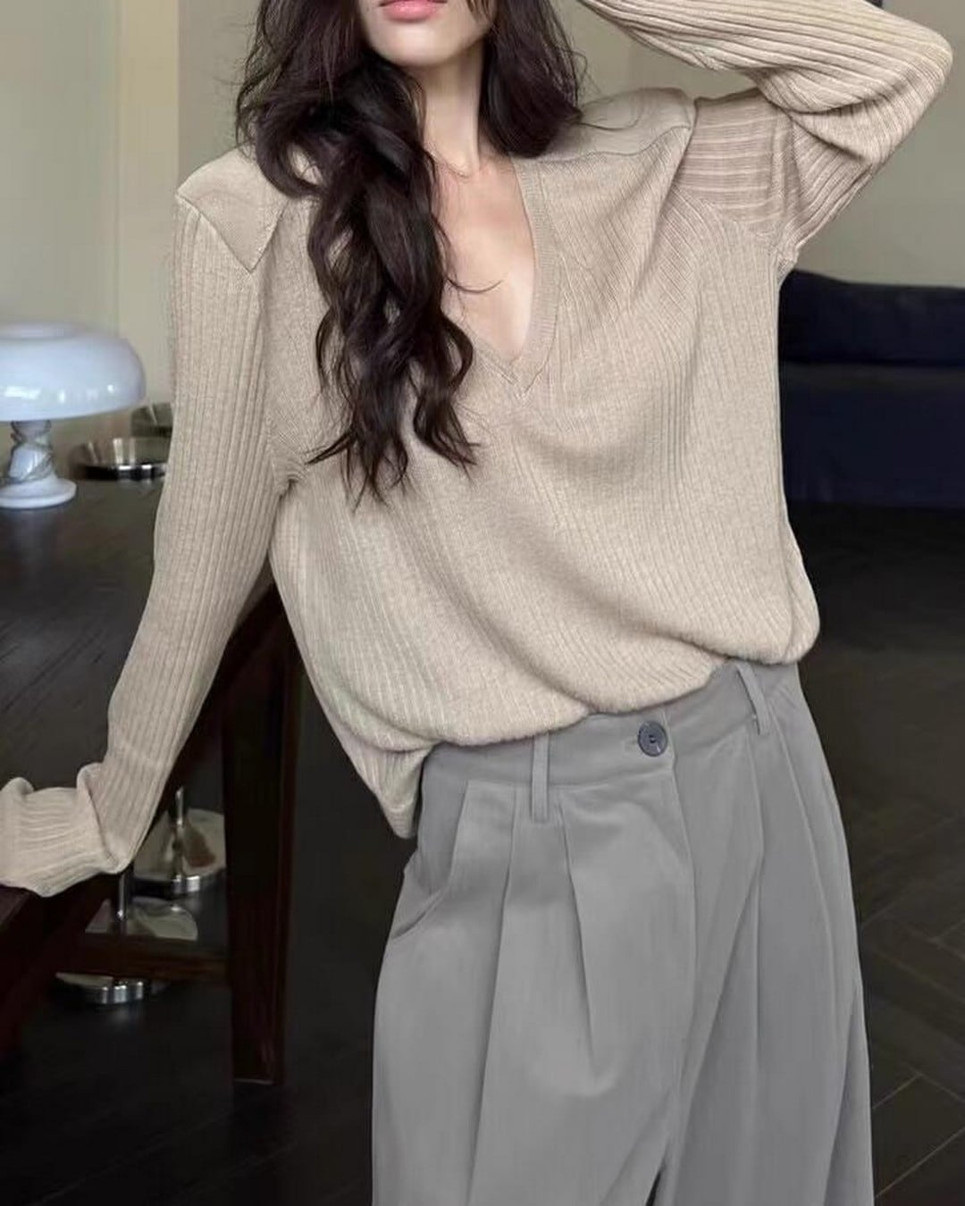 Vネックショルダーデザインニット A24183