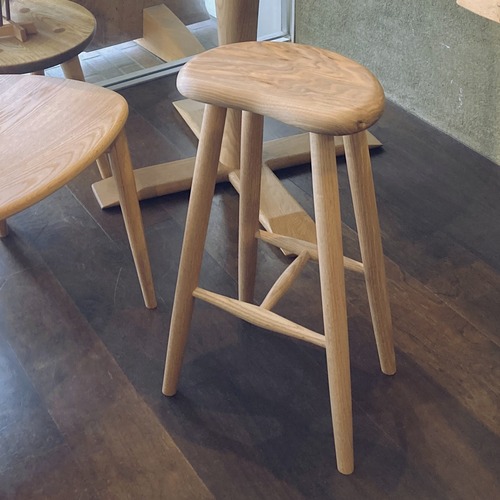 キッチンスツール　クルミ　個性的な木目　Kitchen stool - Walnut