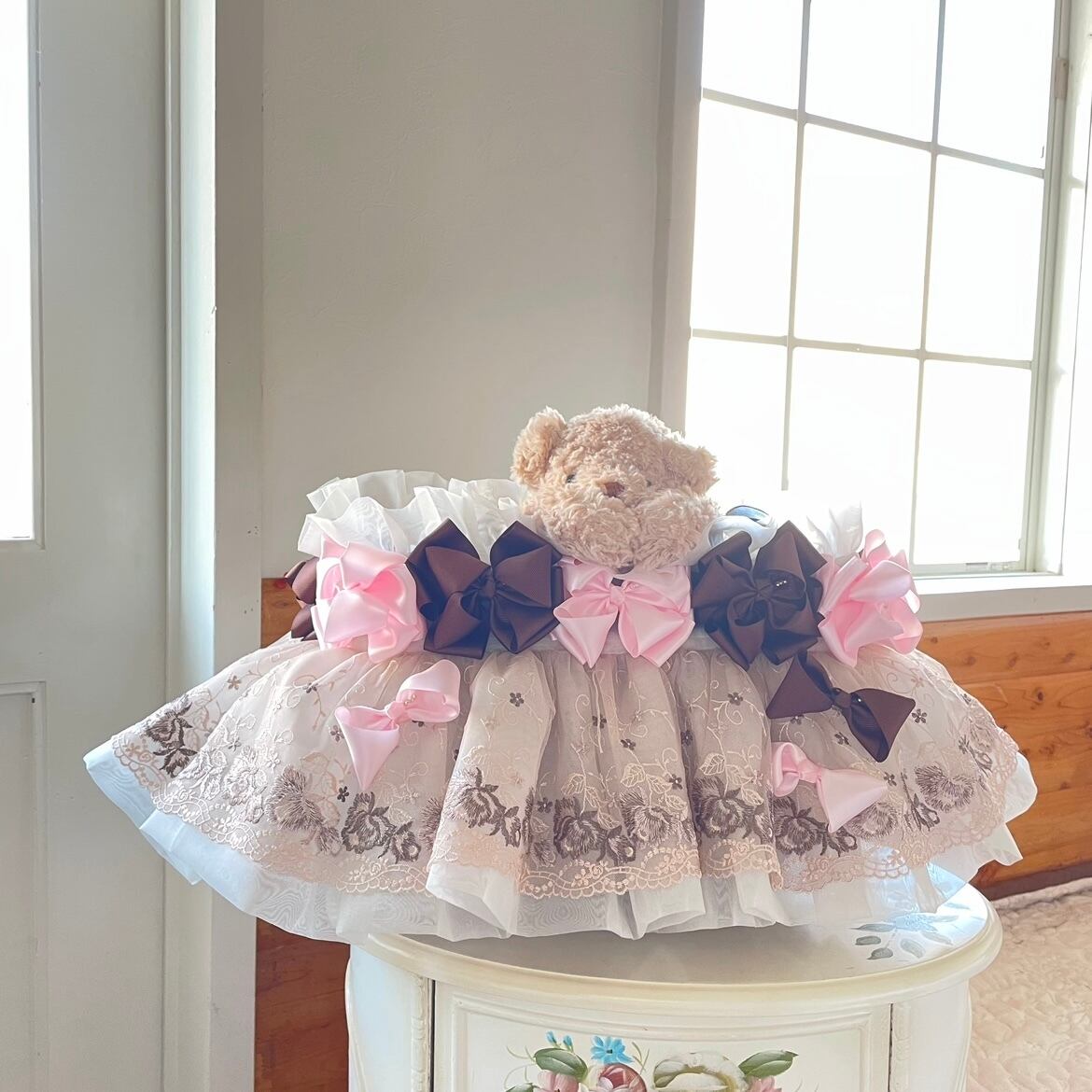 2キロまでサイズ カゴキャリーバッグ "レースドレス" ペット用バッグ/淡ベージュ×ブラウン