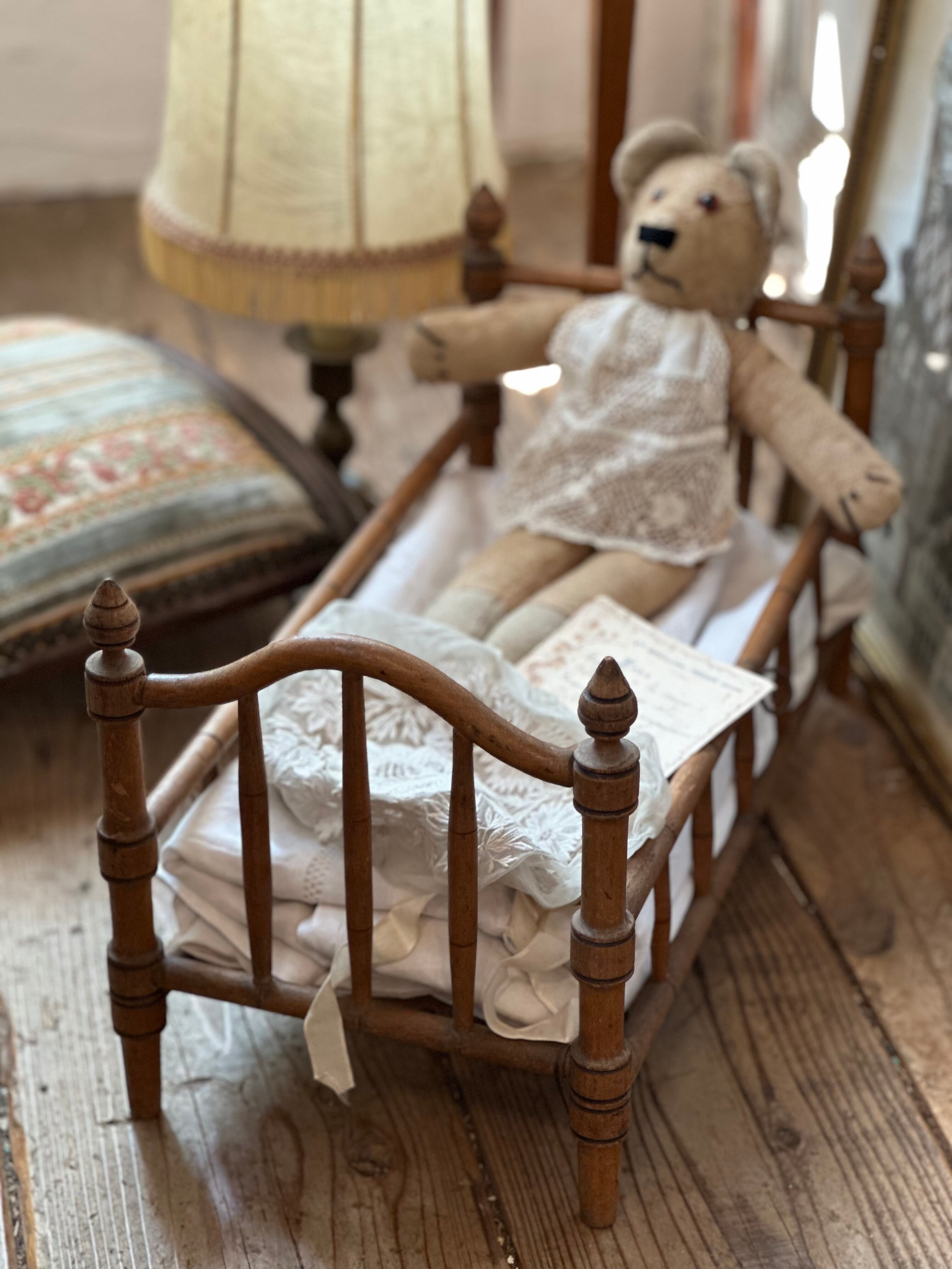 木製ドールベッド ブラウン | Brocante de La Cocotte （フランス