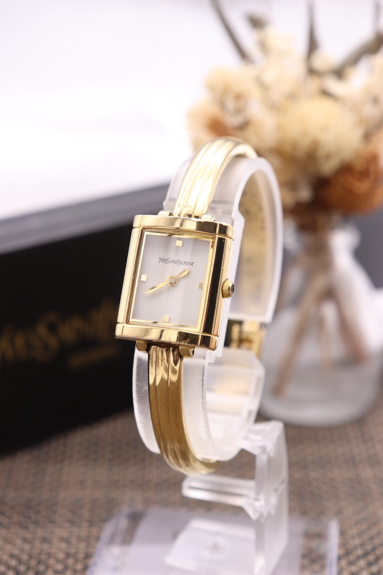 稼働 GUCCI 腕時計 1500L 黒文字盤 バングル ゴールド 1186 稼働 GUCCI 腕時計 1500L 黒文字盤 バングル ゴールド 1186 GUCCI