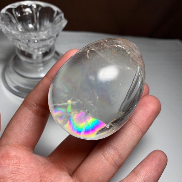 5.虹たま☆透明度高く大きい水晶たまご・可愛い台座付き