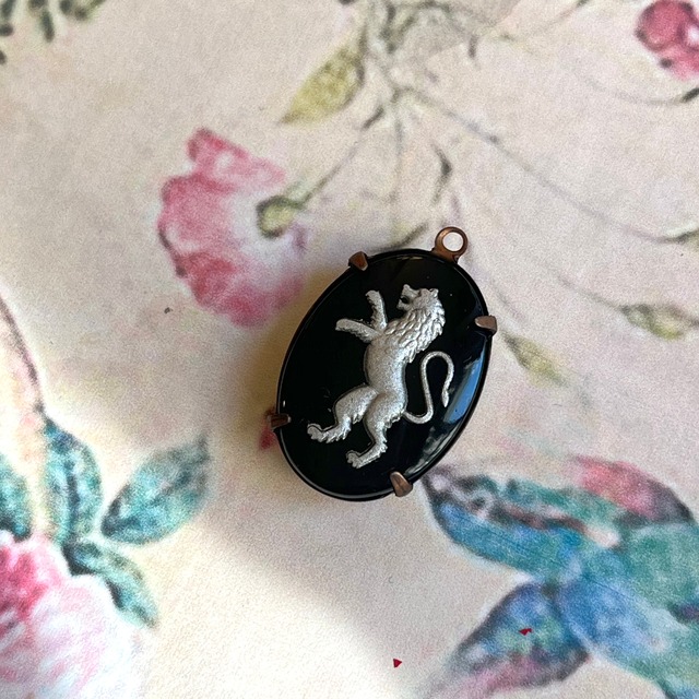 vintage《チャーム》Aslan アスラン ライオン／約2.5×1.8cm　1個