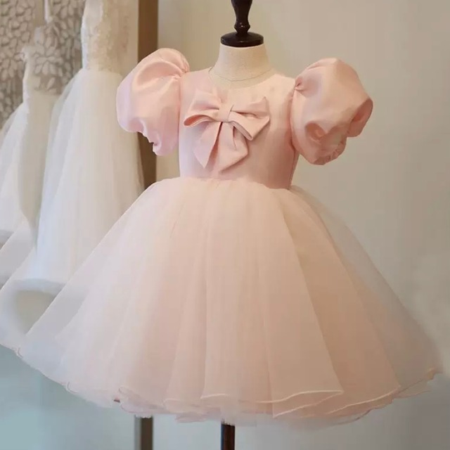 子供服 80〜150 チュールドレス フレアスカート パフスリーブ 半袖 リボン 送料無料 ピンク 子供 キッズコーデ キッズファッション キッズドレス キッズ 可愛い きれいめ エレガント クルーネック 春 夏 秋 ガーリー 韓国系 お出かけ 外出 きれいめカジュアル 着回し ファッション デート コーディネート 重ね着 休日 特別な日 お祝い 記念日 カジュアル 普段着 春コーデ 夏コーデ 韓国 おしゃれ シンプル ゆったり 韓国ファッション ワンポイント コーデ 演奏会 発表会 パーティドレス