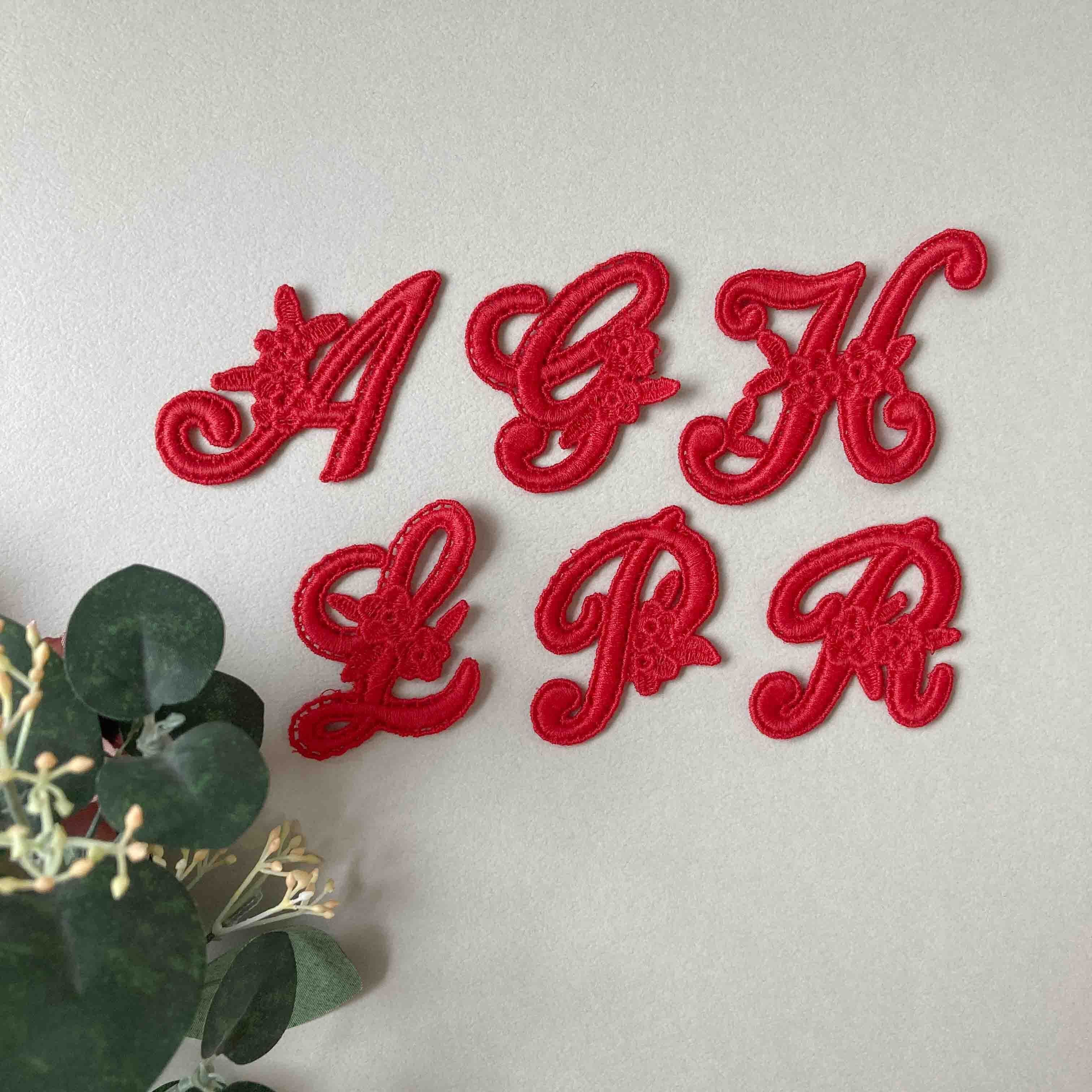 お花付きアルファベットモチーフ赤