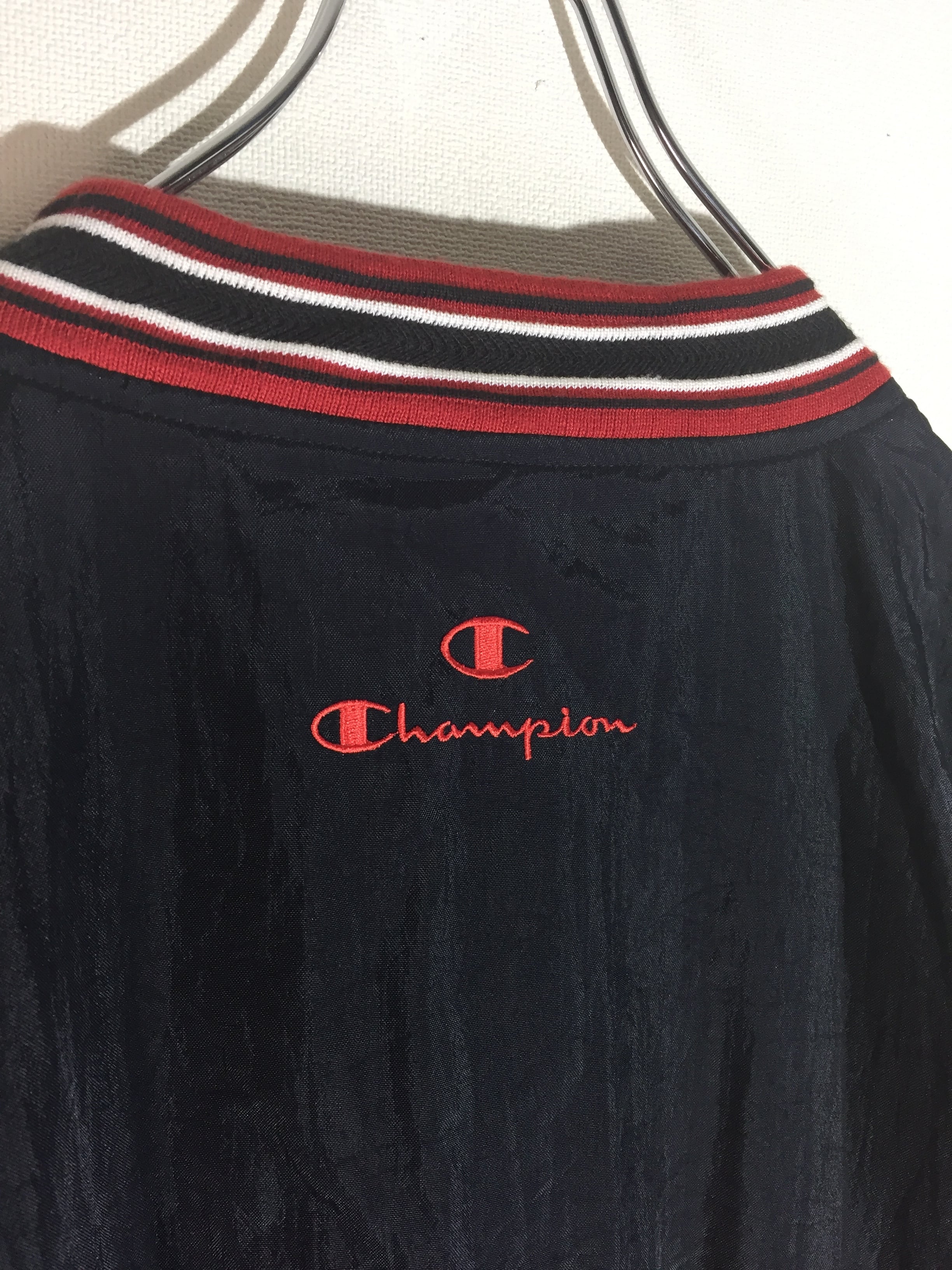champion プルオーバーナイロンジャケット ワンポイント刺繍 champion プルオーバーナイロンジャケット ワンポイント刺繍