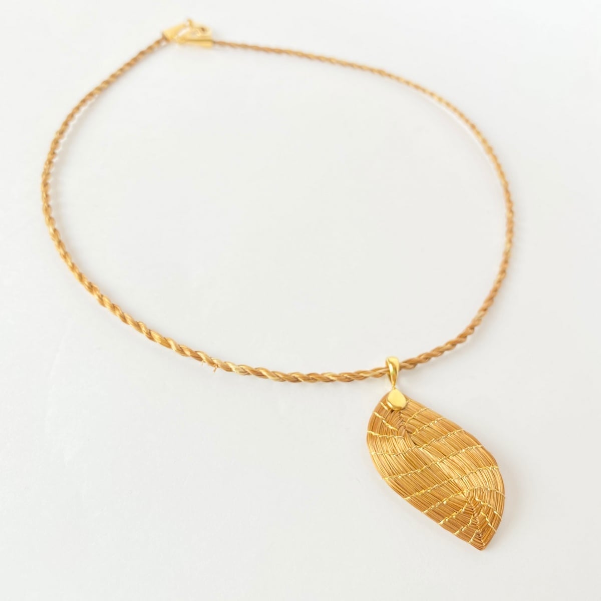 ビオジュエリー】 黄金の草 カッピンドウラード リーフ