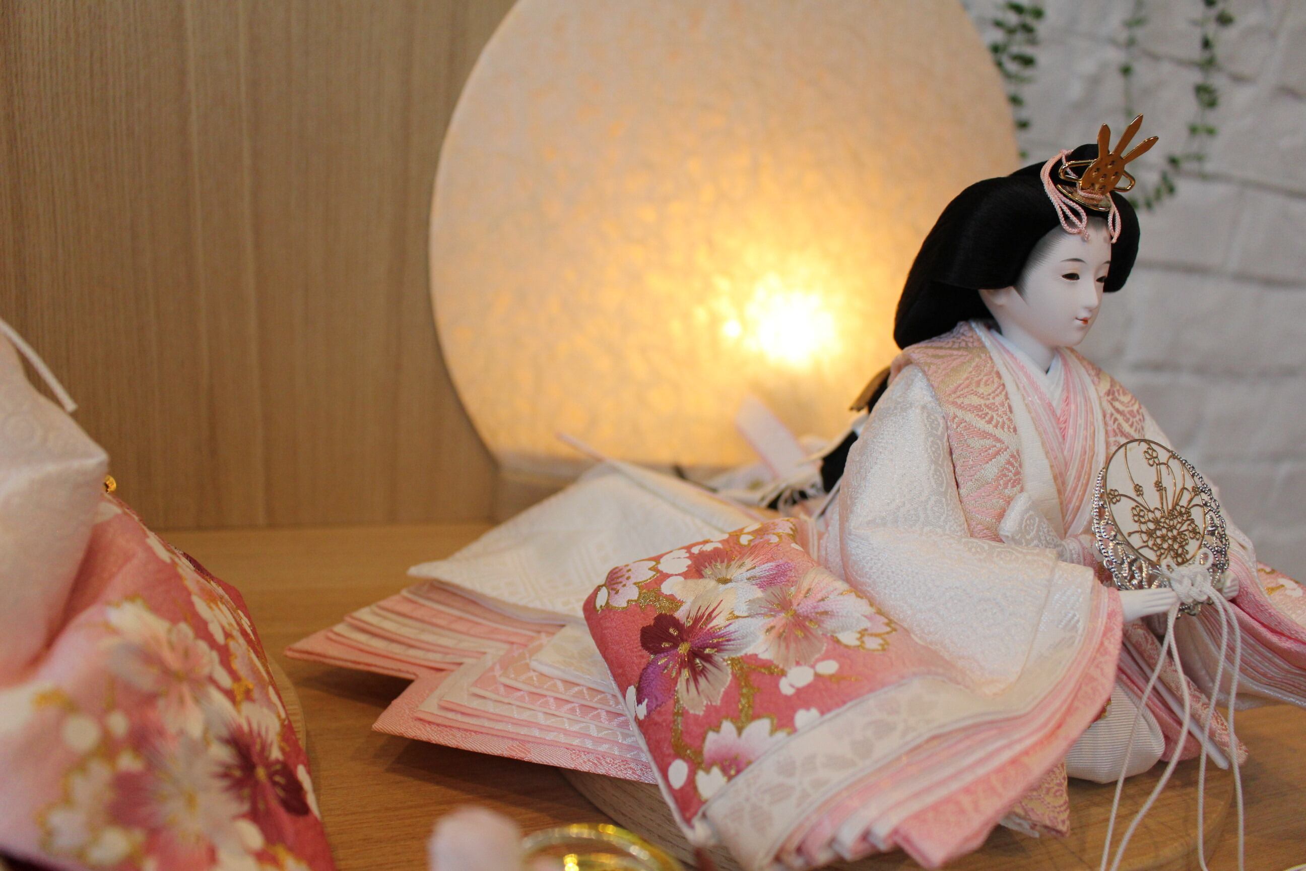 雛人形 Chouette/素敵な 田村芙紗彦「白枝桜」収納飾りW65 | SHIMADA DOLL