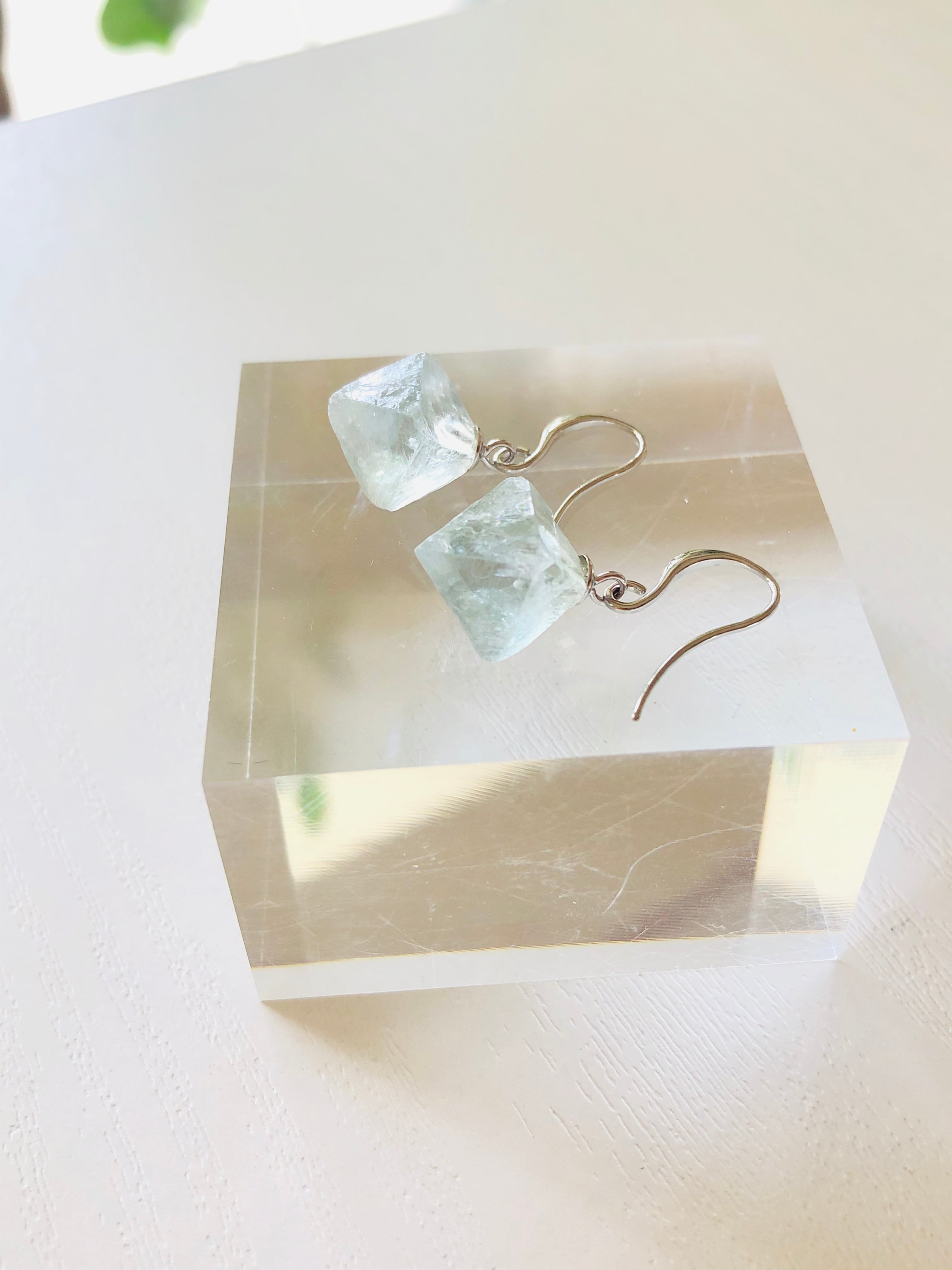 フローライトの菱形ピアス