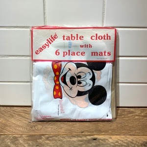 DISNEY / TABLE CLOTH AND 6 PLACE MATS