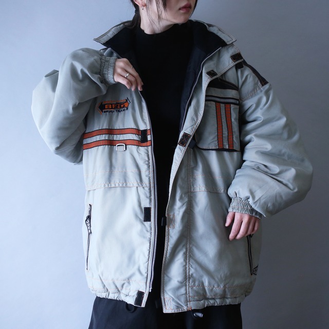 multi gimmick design over silhouette mountain jacket