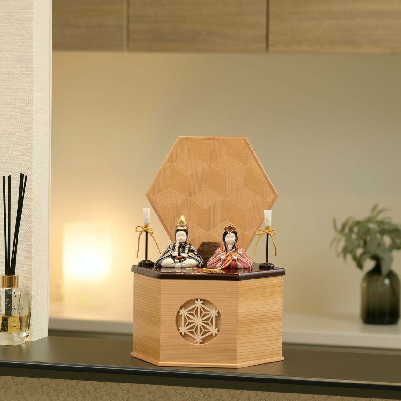 22年11月頃 再販開始 雛人形 コンパクト おしゃれ モダン インテリア プレミアム こだわり 木目込み ひな人形 おすすめ 収納 作家 伝統工芸士 商品名 貴雛paris 宝想雛 ほうそうびな 正絹博多織 品番334a Fm33 柿沼東光作 大沼敦デザイン 松屋限定