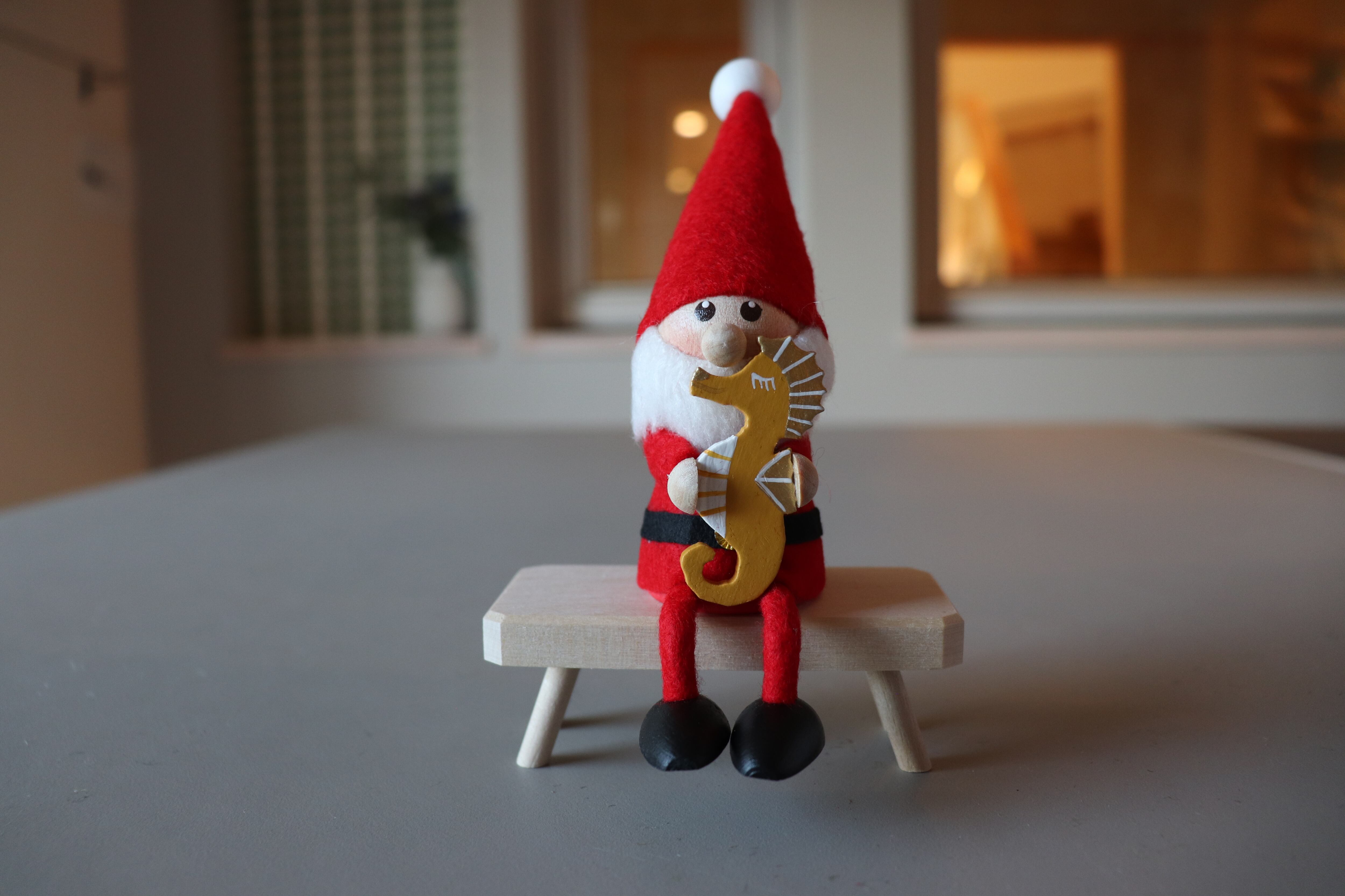 ノルディカニッセ タツノオトシゴを抱えたサンタ 2点＆ベンチ