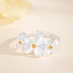 バイカウツギのリング-自然そのものを指に纏うかのような優雅さを醸し出す R466