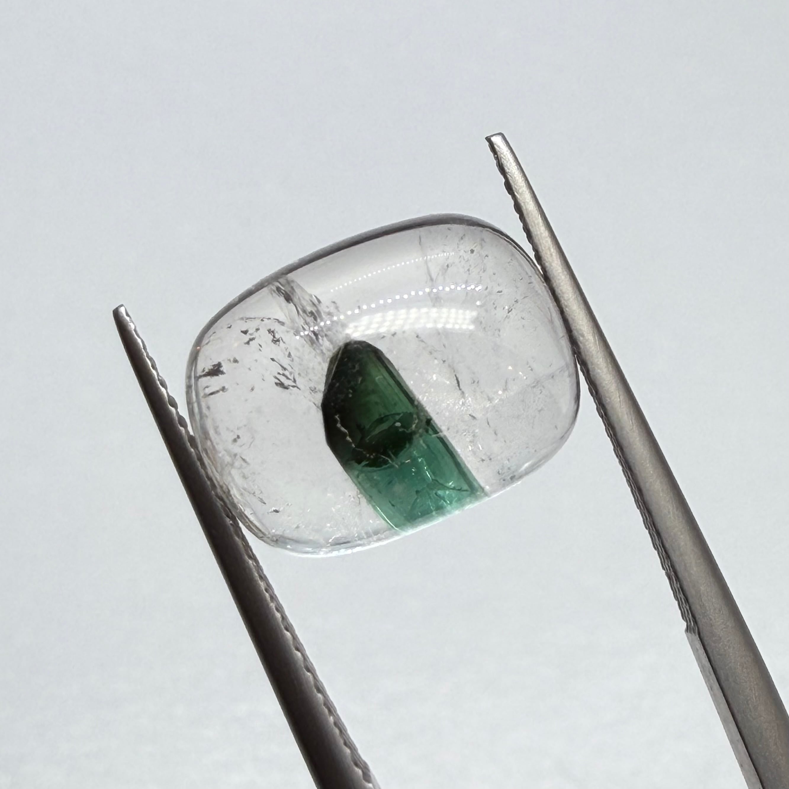 堂々たるグリーントルマリンインクオーツ