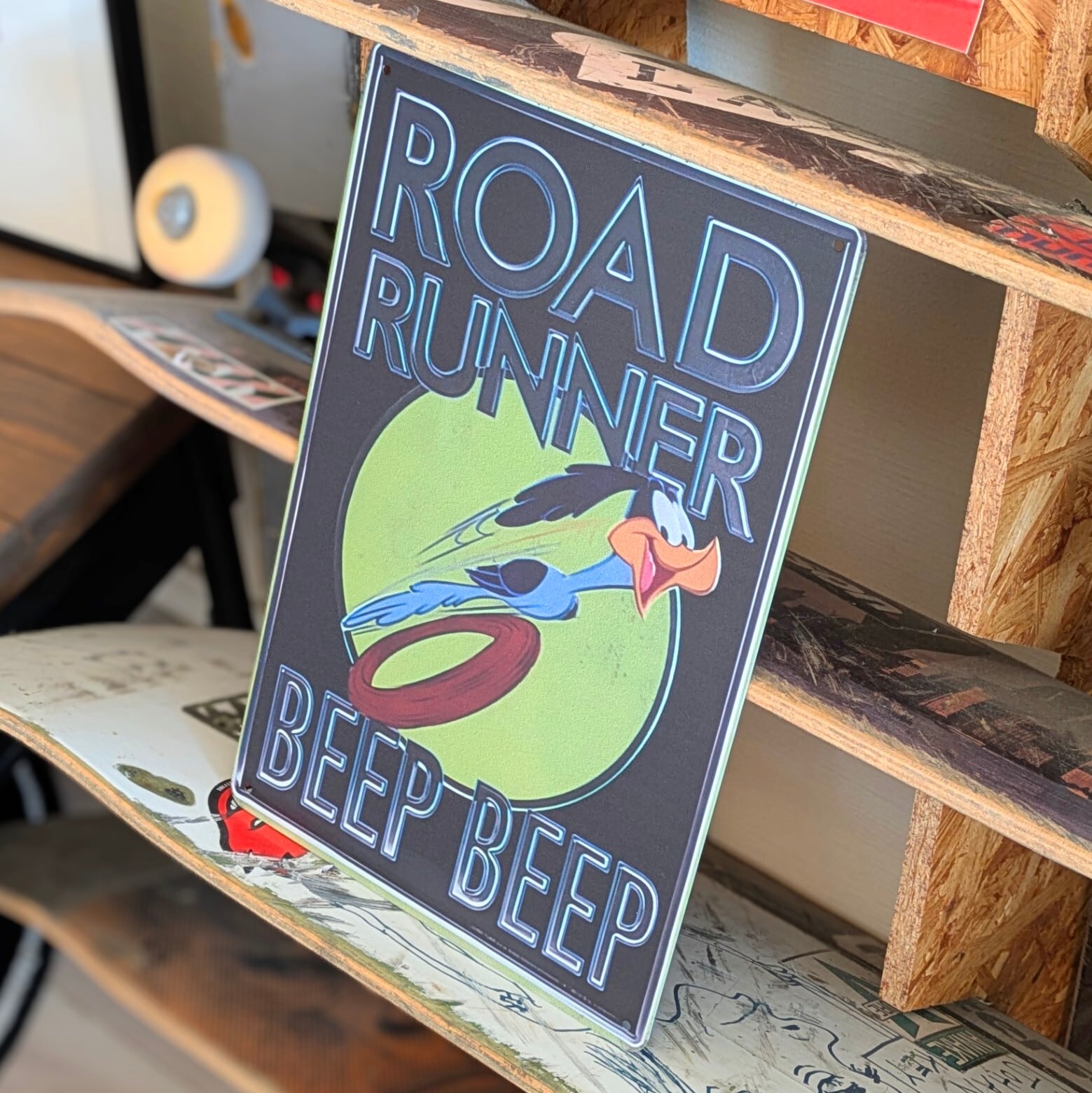 送料無料！ちょうどいいブリキ看板【 Looney Tunes （ ルーニー・テューンズ ）】ロード・ランナー /  METAL SIGN / メタルサイン / ブリキ看板 / サインボード / ビンテージ加工 〚アメリカン雑貨 アメトイ〛