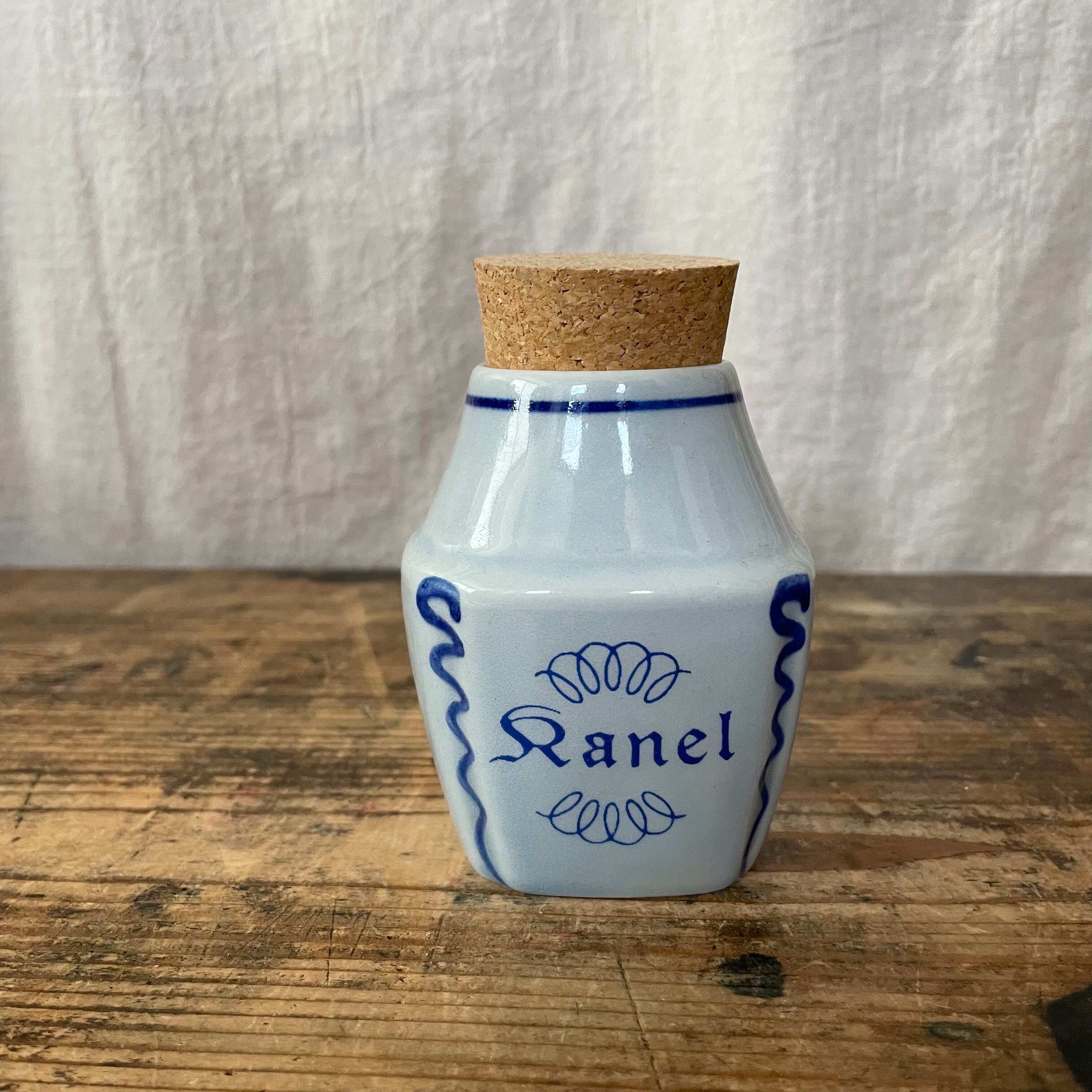 コルク蓋のスパイスボトル