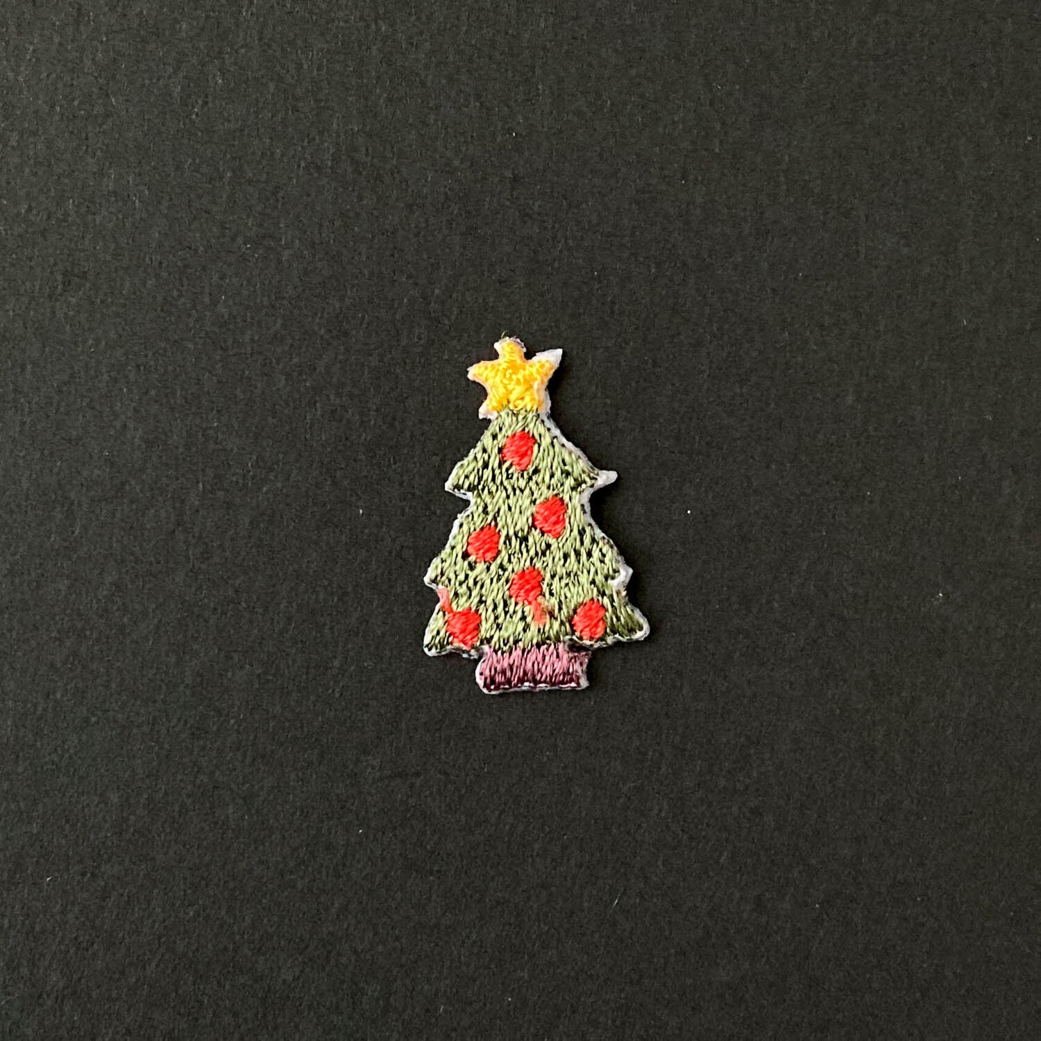 赤い飾りのクリスマスツリーワッペン | Dua-アクセサリーパーツショップ
