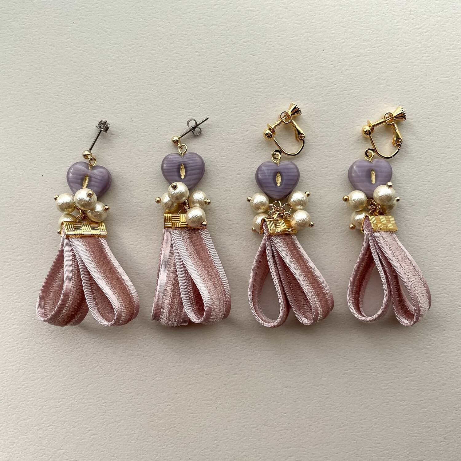 チェコ紫ハートとベロア×サテンリボンの〈ピアス/イヤリング〉 | Dua